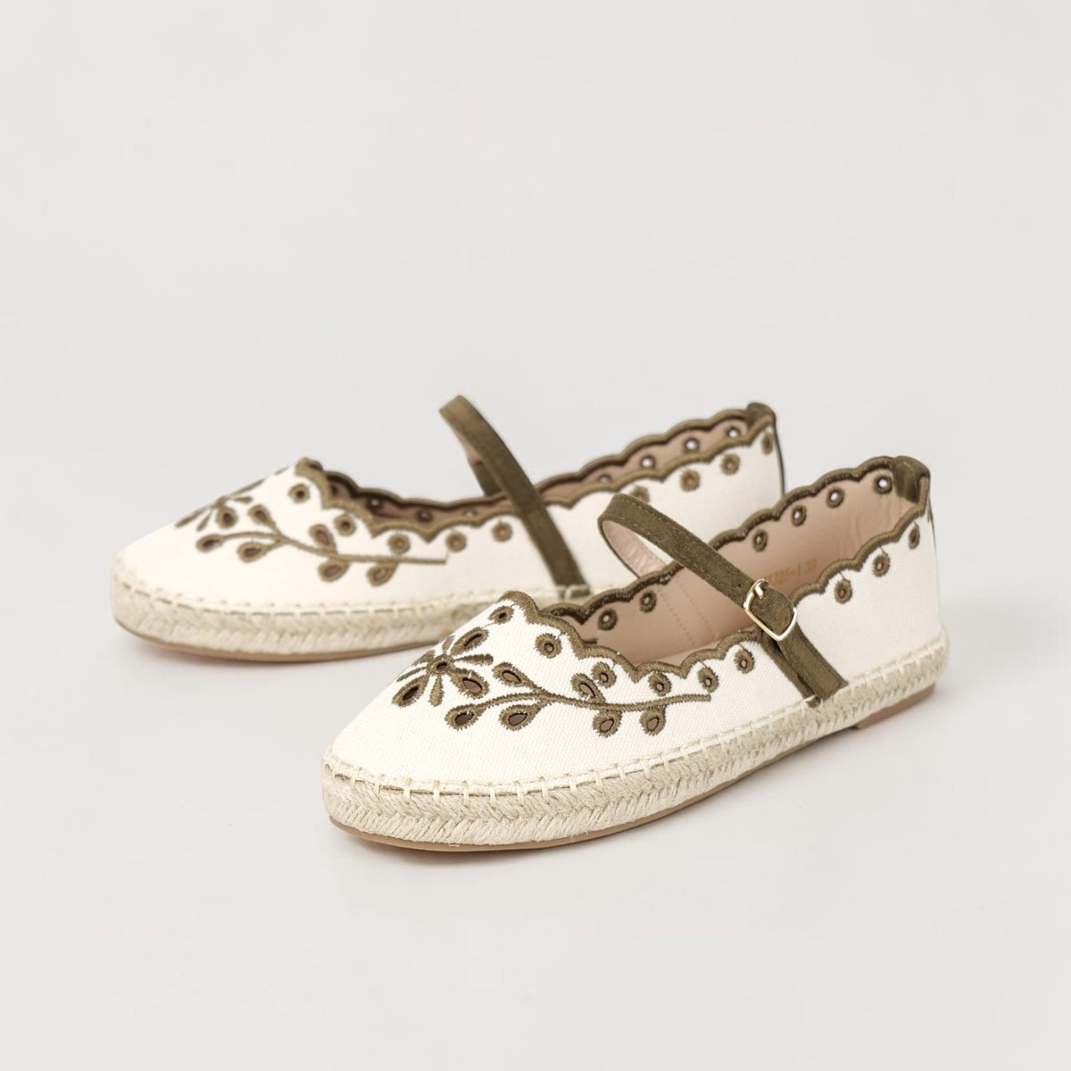 Alpargatas Mujer Bordadas con Pulsera Ajustable, Espadrilles Planas de Lona con Suela de Yute, Zapatos Verano Cómodos con Detalle Floral y Acabado Ondulado Textil
