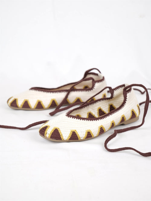 Bailarinas planas mujer crochet de comodidad extra para todo tipo de pie con cordones para atar al tobillo, zapatos planos tejidos con puntera redonda y diseño étnico en tonos beige, marrón y mostaza, bailarinas cómodas de verano con tiras cruzadas