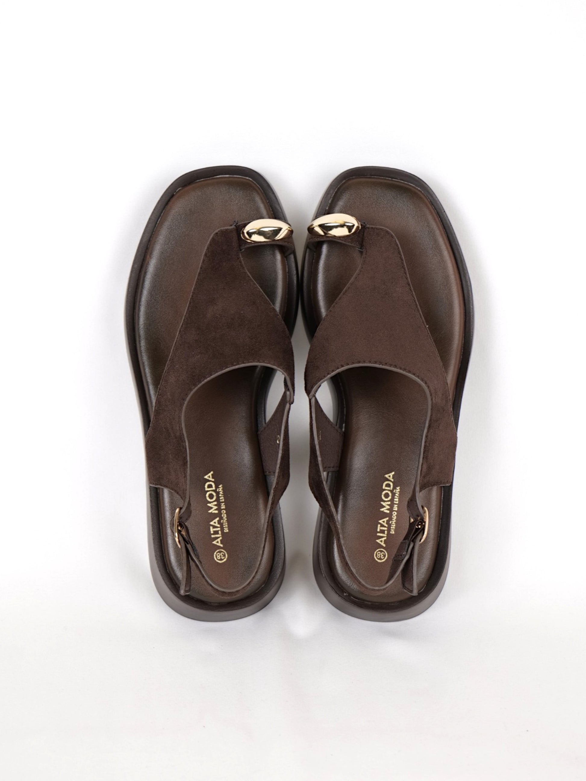 Sandalias de dedo con plataforma ligera y detalle metálico tiras de antelina, sandalias con correa trasera ajustable y diseño minimalista en color marrón y negro, sandalias cómodas de verano estilo casual