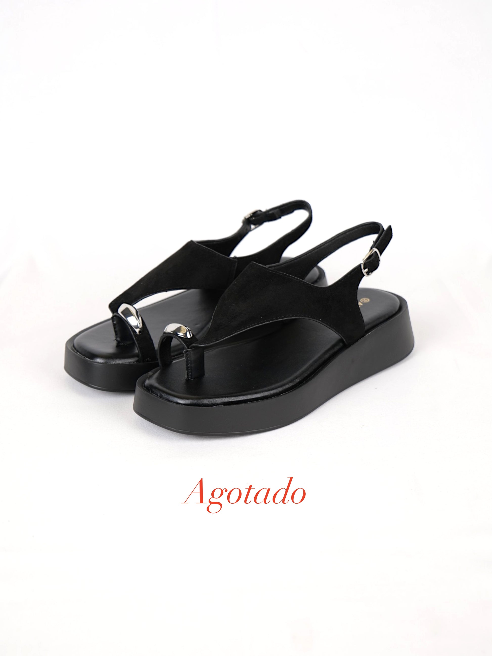 Sandalias de dedo con plataforma ligera y detalle metálico tiras de antelina, sandalias con correa trasera ajustable y diseño minimalista en color marrón y negro, sandalias cómodas de verano estilo casual