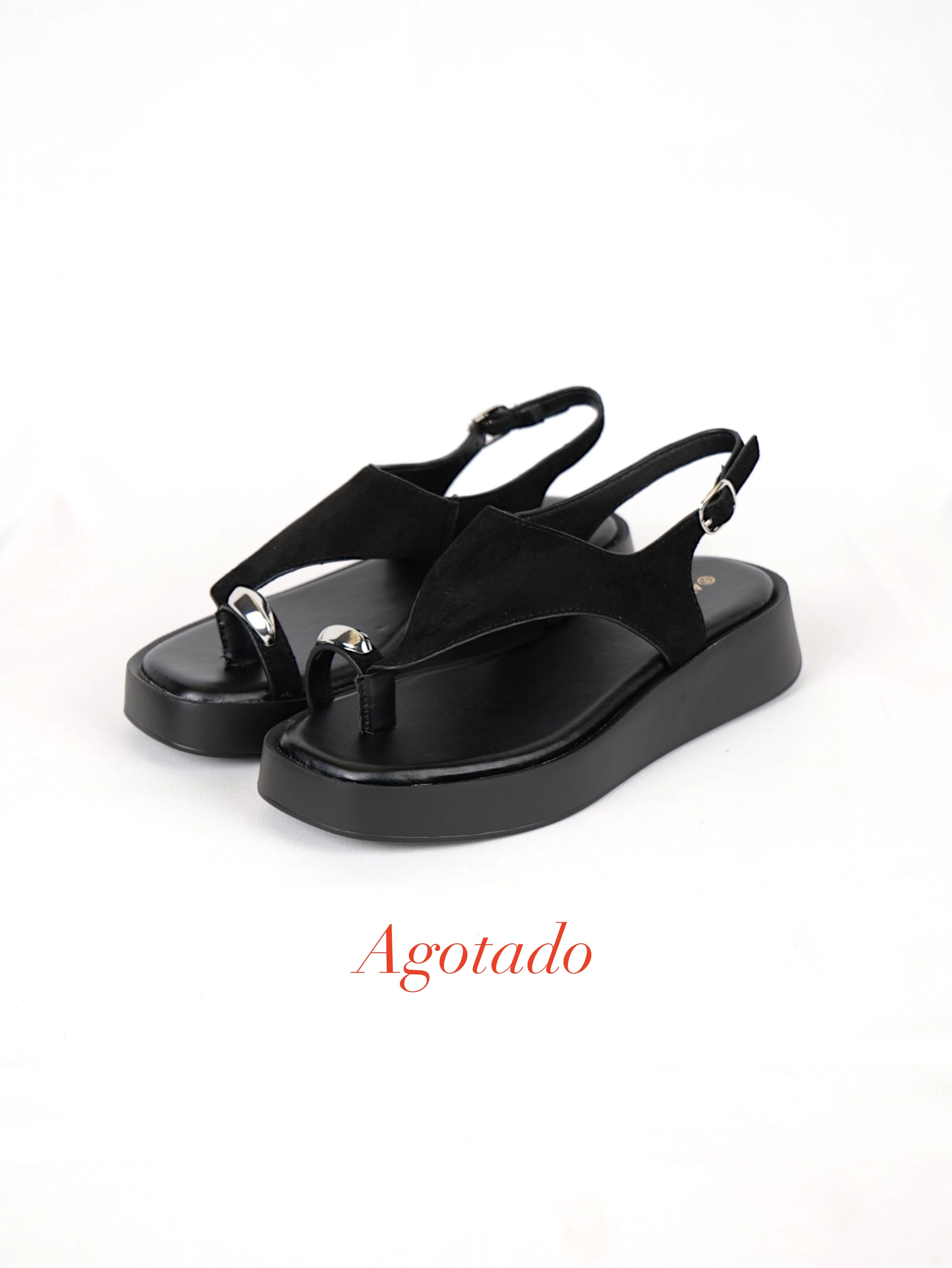 Sandalias de dedo con plataforma ligera y detalle metálico tiras de antelina, sandalias con correa trasera ajustable y diseño minimalista en color marrón y negro, sandalias cómodas de verano estilo casual
