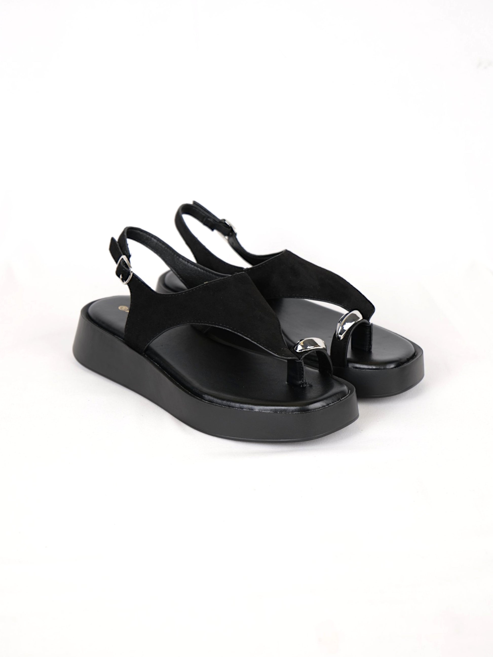Sandalias de dedo con plataforma ligera y detalle metálico tiras de antelina, sandalias con correa trasera ajustable y diseño minimalista en color marrón y negro, sandalias cómodas de verano estilo casual