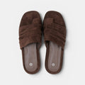 Sandalias planas Fruncidas Chocolate - Sandalias planas con plataforma tira ancha fruncida en gamuza sintética marrón chocolate dedo separado para uso diario, vacaciones y looks casuales con lino, shorts, jeans o vestidos relajados