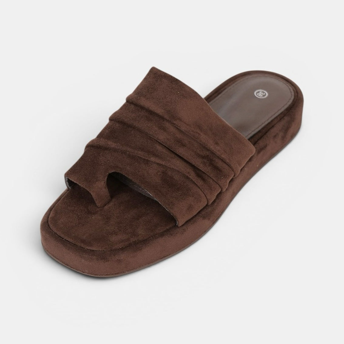 Sandalias planas Fruncidas Chocolate - Sandalias planas con plataforma tira ancha fruncida en gamuza sintética marrón chocolate dedo separado para uso diario, vacaciones y looks casuales con lino, shorts, jeans o vestidos relajados