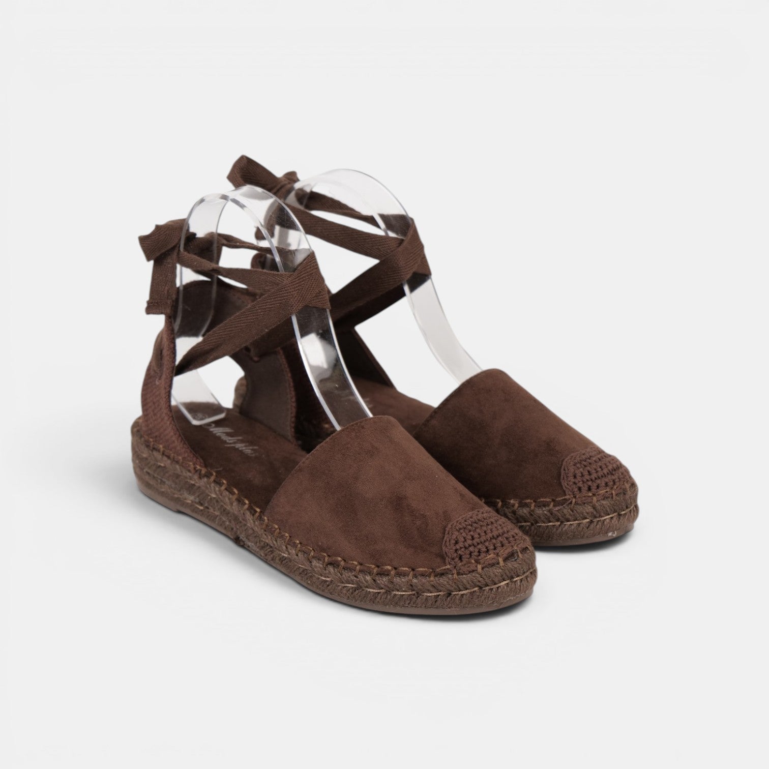Alpargatas Planas con Cinta de Gamuza sintética Efecto ante suave, las cintas al tobillo y acabado efecto esparto en color negro, beige y marrón chocolate, estilo mediterráneo para verano, vacaciones y looks con vestidos, lino o jeans