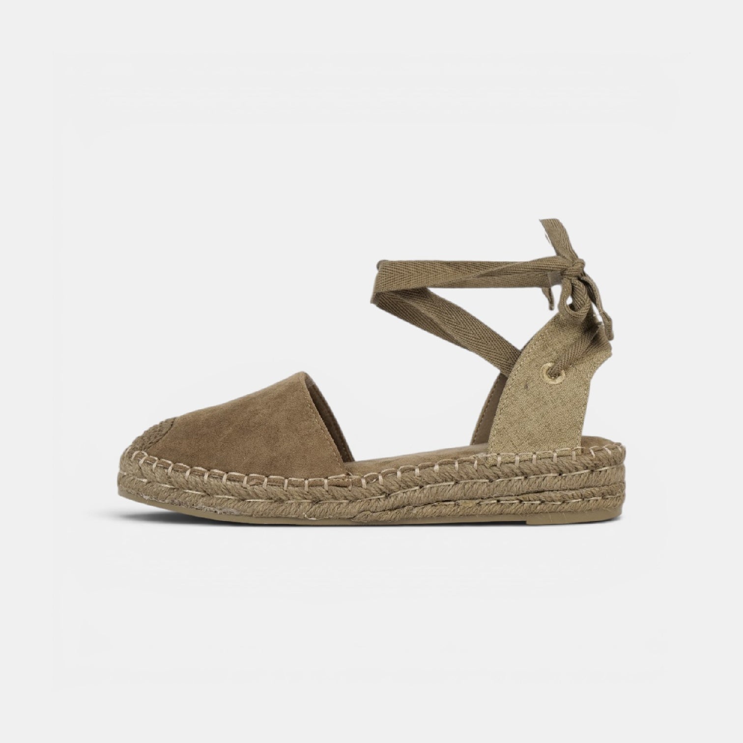 Alpargatas Planas con Cinta de Gamuza sintética Efecto ante suave, las cintas al tobillo y acabado efecto esparto en color negro, beige y marrón chocolate, estilo mediterráneo para verano, vacaciones y looks con vestidos, lino o jeans