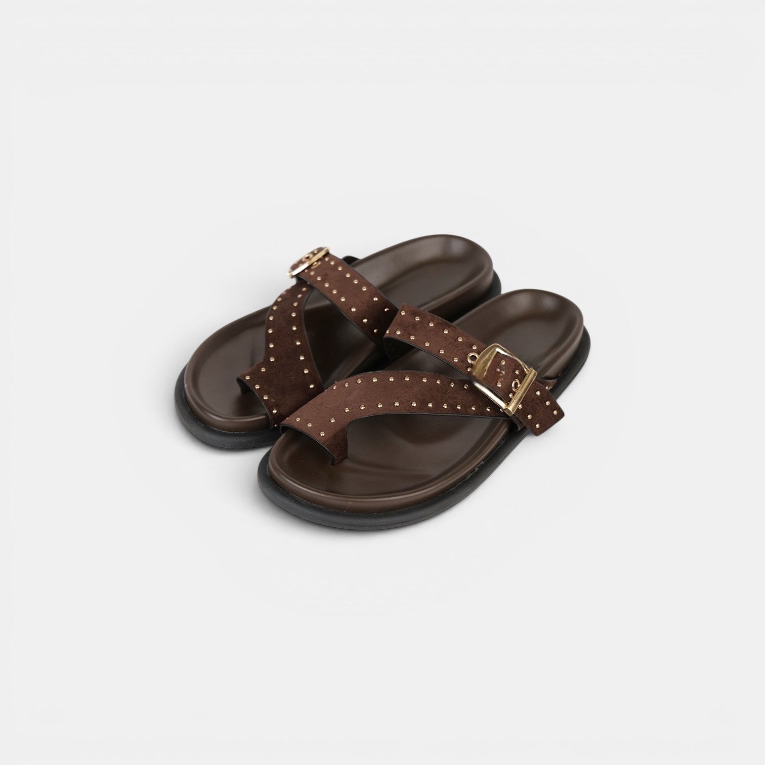 Sandalias planas para mujer con hebilla dorada y tachuelas, chanclas elegantes efecto ante en negro, camel y marrón chocolate