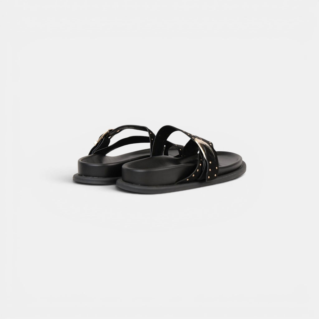 Sandalias planas para mujer con hebilla dorada y tachuelas, chanclas elegantes efecto ante en negro, camel y marrón chocolate
