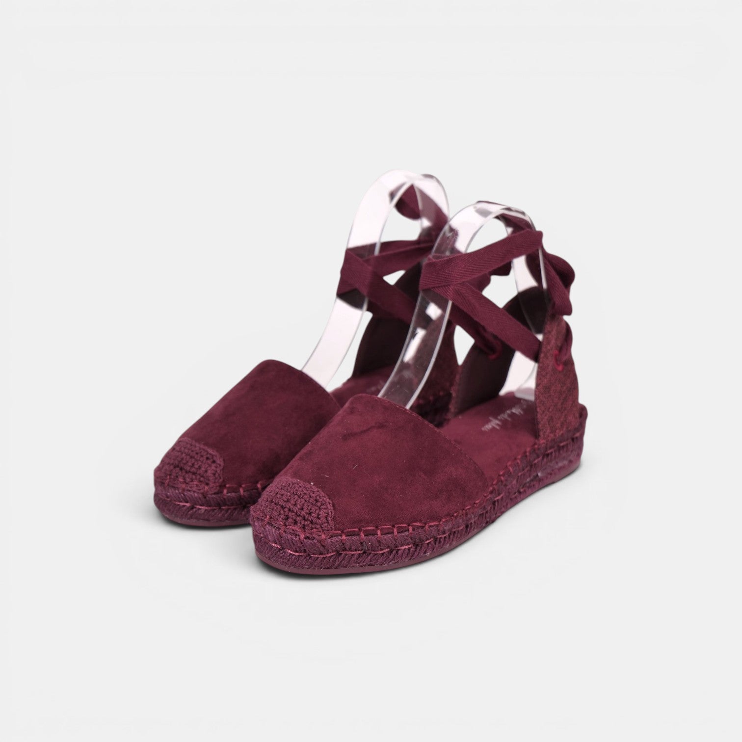 Alpargatas Planas con Cinta de Gamuza sintética Efecto ante suave, las cintas al tobillo y acabado efecto esparto en color negro, beige y marrón chocolate, estilo mediterráneo para verano, vacaciones y looks con vestidos, lino o jeans