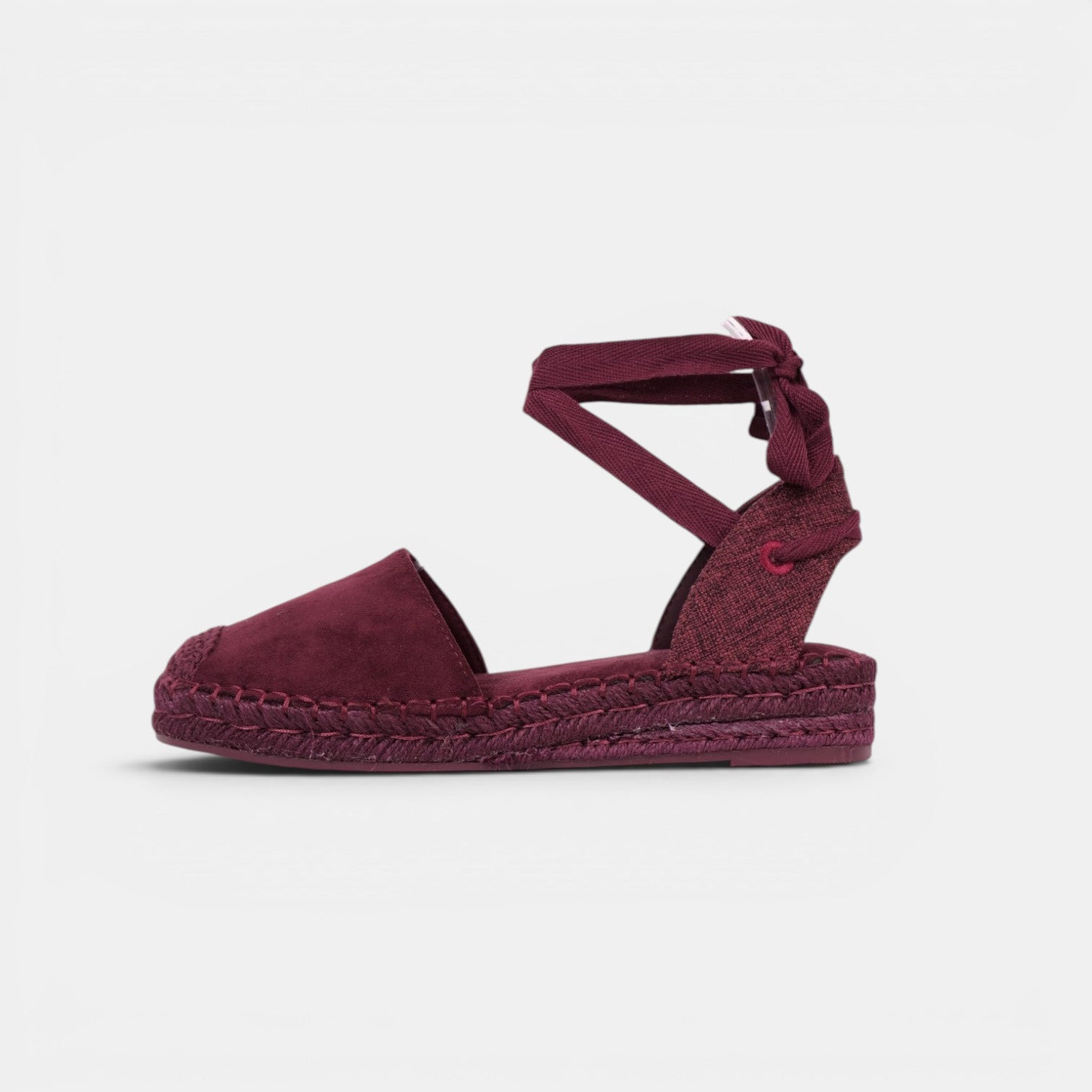 Alpargatas Planas con Cinta de Gamuza sintética Efecto ante suave, las cintas al tobillo y acabado efecto esparto en color negro, beige y marrón chocolate, estilo mediterráneo para verano, vacaciones y looks con vestidos, lino o jeans