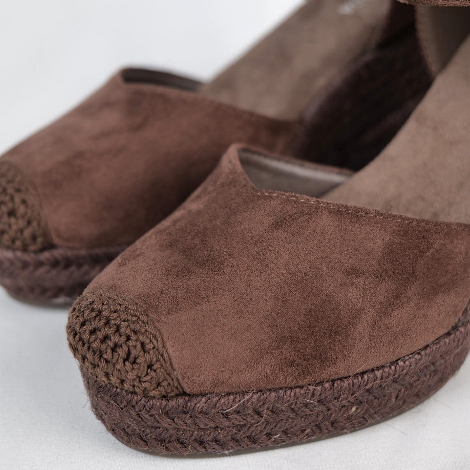 Alpargatas de Cuña Alta con pulsera al tobillo y acabado efecto ante, sandalias elegantes y cómodas para verano, bodas, eventos y looks casual chic