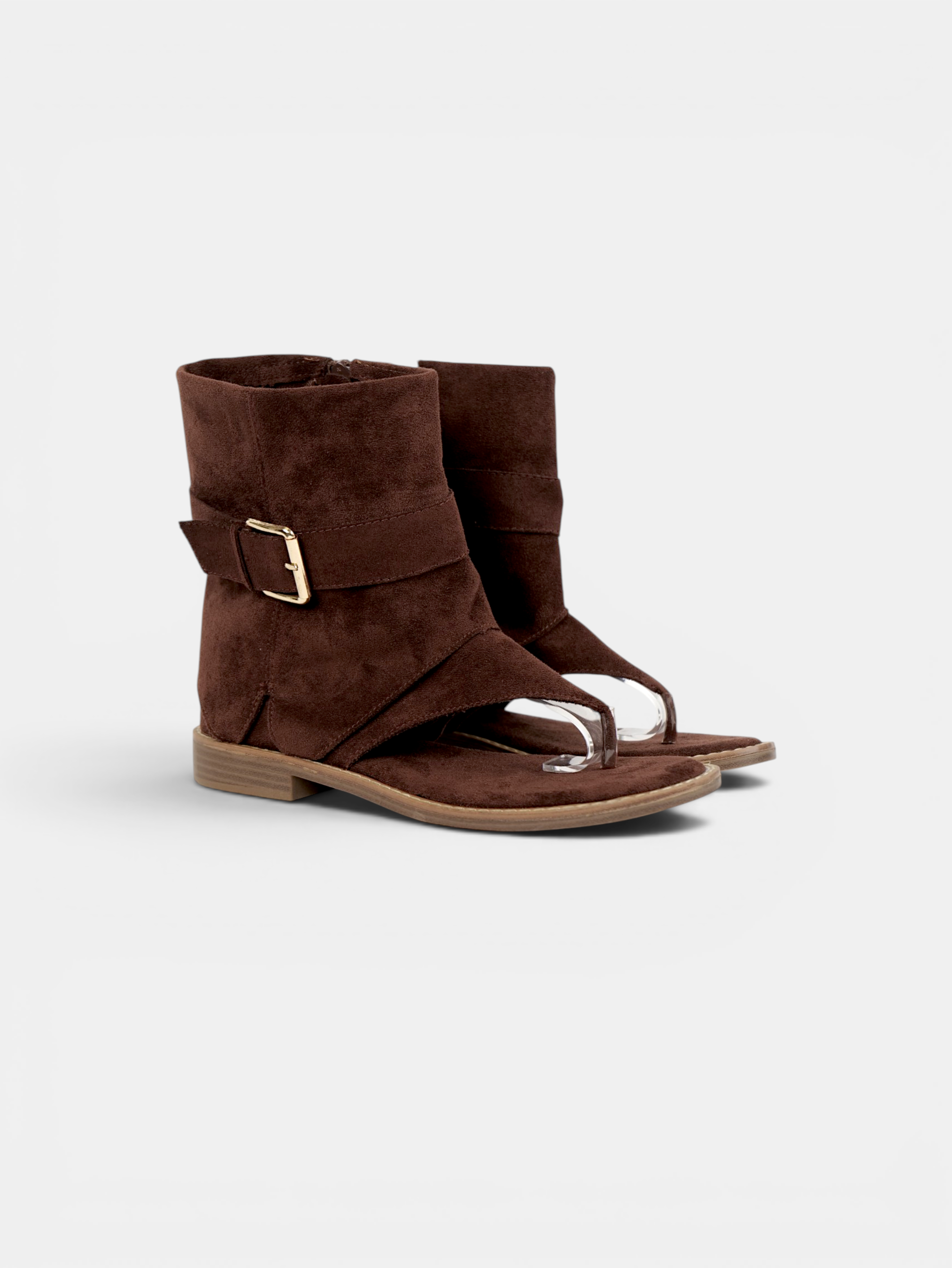Sandalias Tipo Botín con Separación para el Dedo, Hebilla Decorativa y Acabado Efecto Ante en Color Taupe y Chocolate para Verano, Vacaciones y Looks Boho