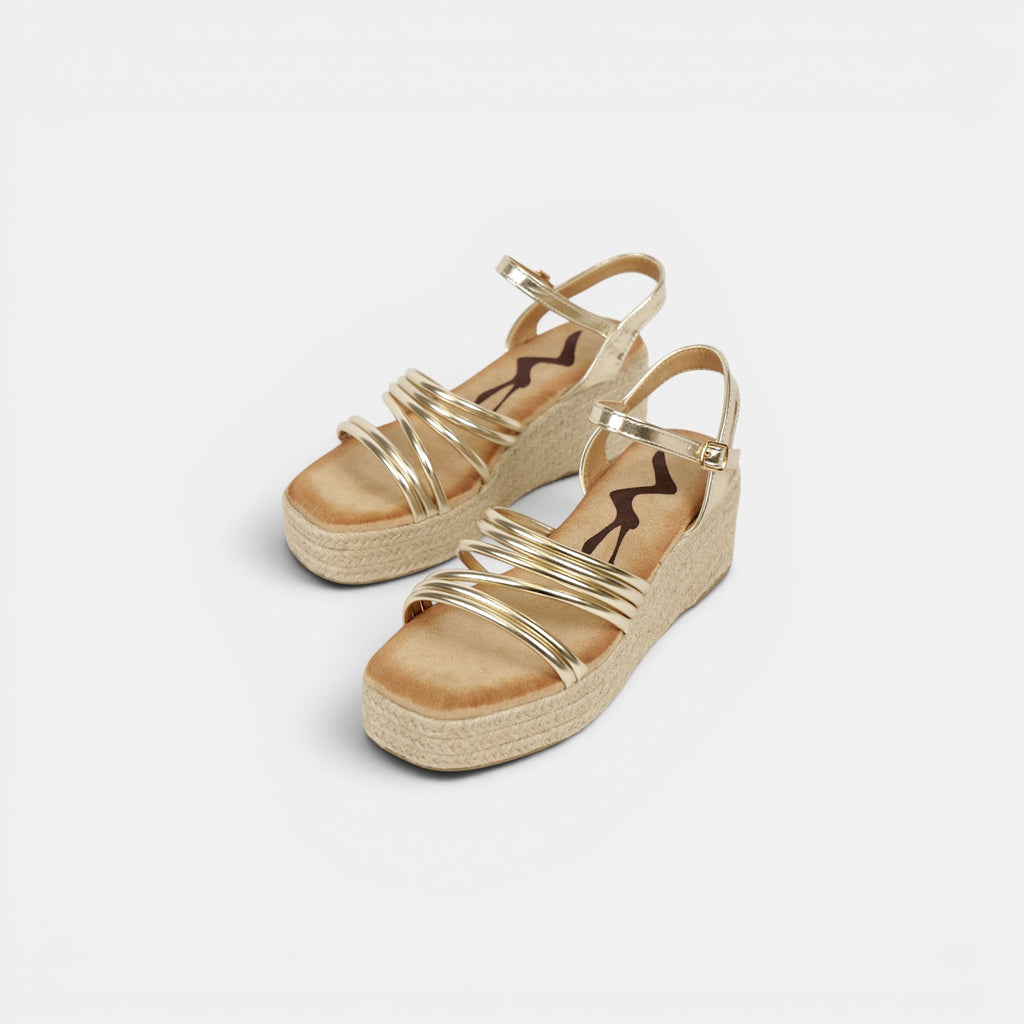 Sandalias de Cuña 6cm Doradas con Plataforma de Yute, Tiras Metálicas Múltiples y Pulsera al Tobillo para Eventos, Invitadas, Vacaciones y Looks de Verano