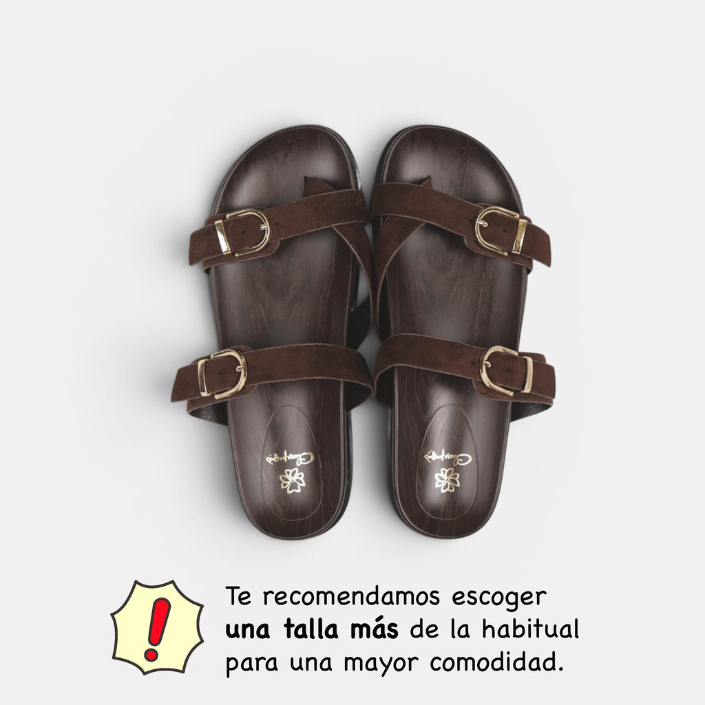 Sandalias Planas Doble Tira con Separación para el Dedo, Doble Hebilla Dorada y Plantilla Efecto Madera para Verano, Vacaciones y Looks Casuales
