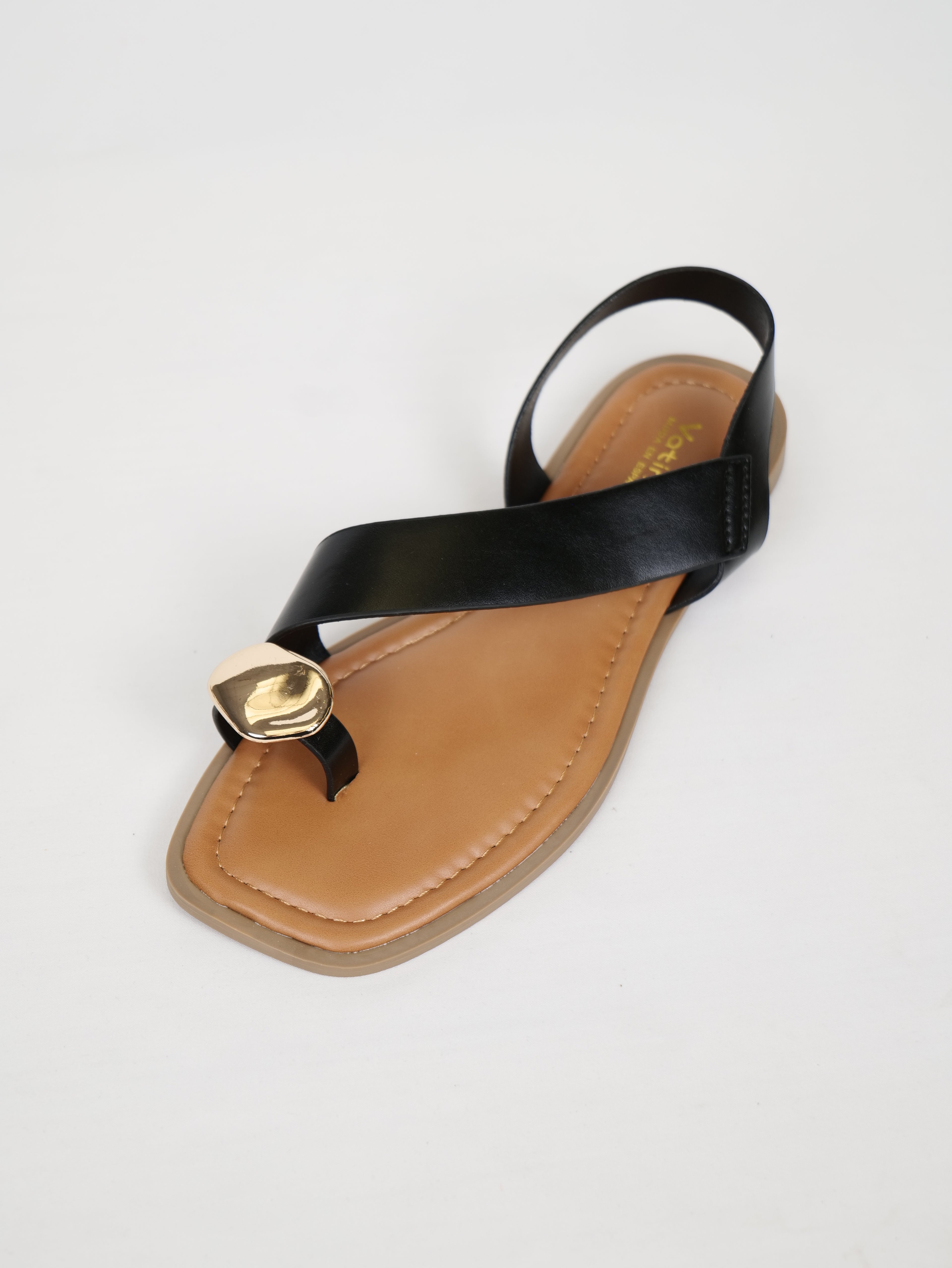Sandalias Planas Adorno Dorado en el Dedo, Tiras Cruzadas Metalizadas y Talón Cubierto para Vestidos, Faldas, Shorts y Vaqueros