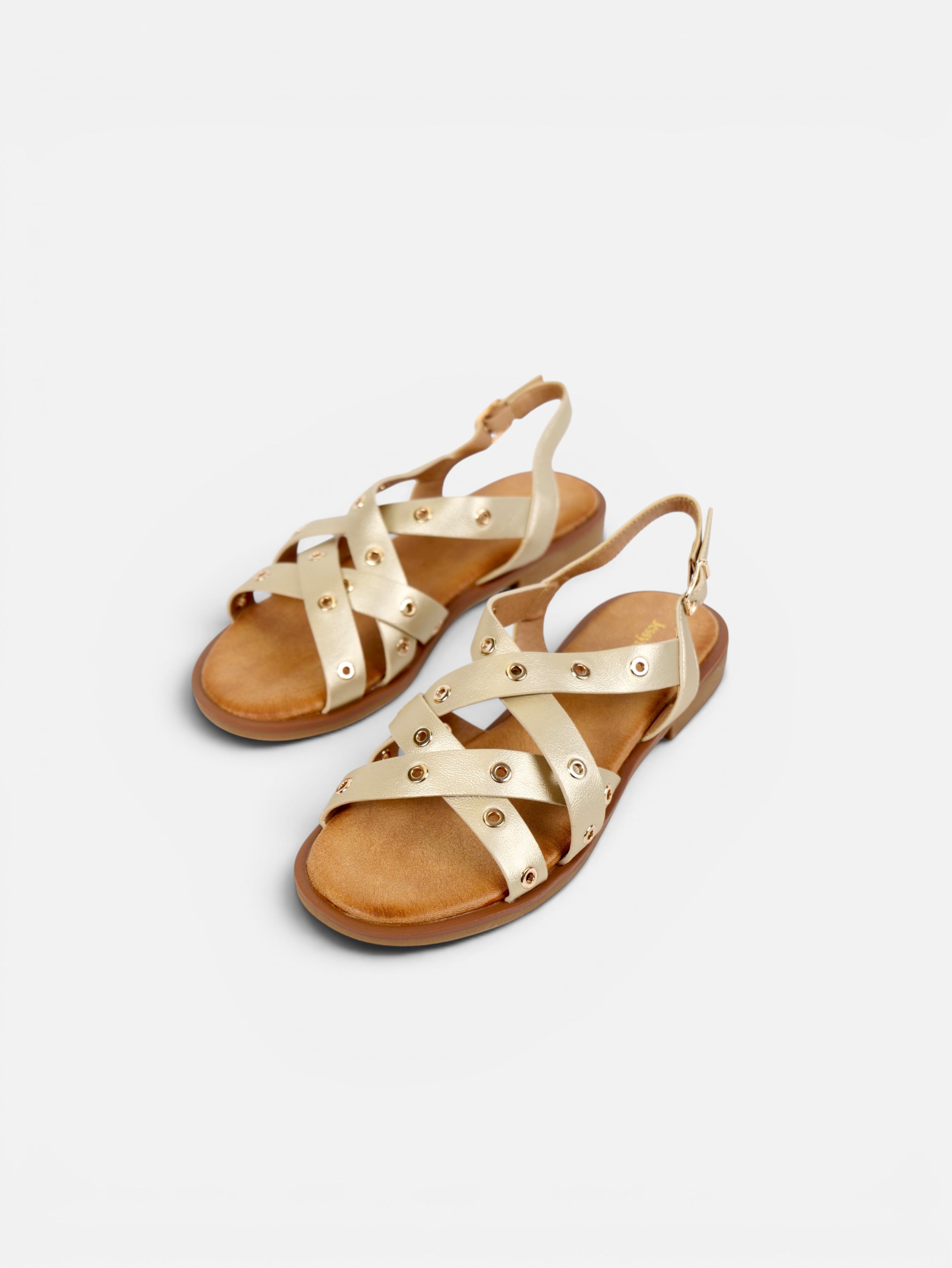 Sandalias romanas planas para mujer con tiras cruzadas, tachuelas doradas y pulsera ajustable al tobillo