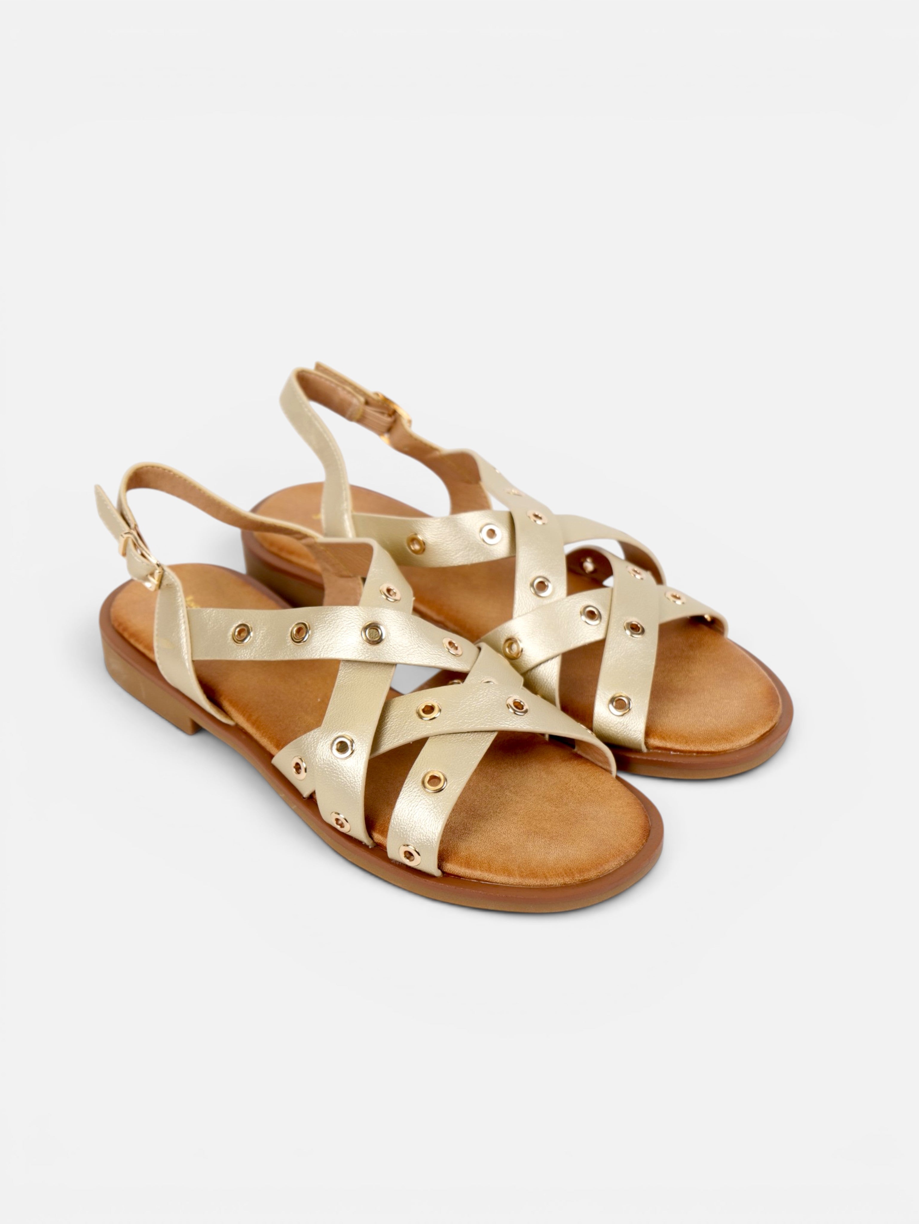 Sandalias romanas planas para mujer con tiras cruzadas, tachuelas doradas y pulsera ajustable al tobillo