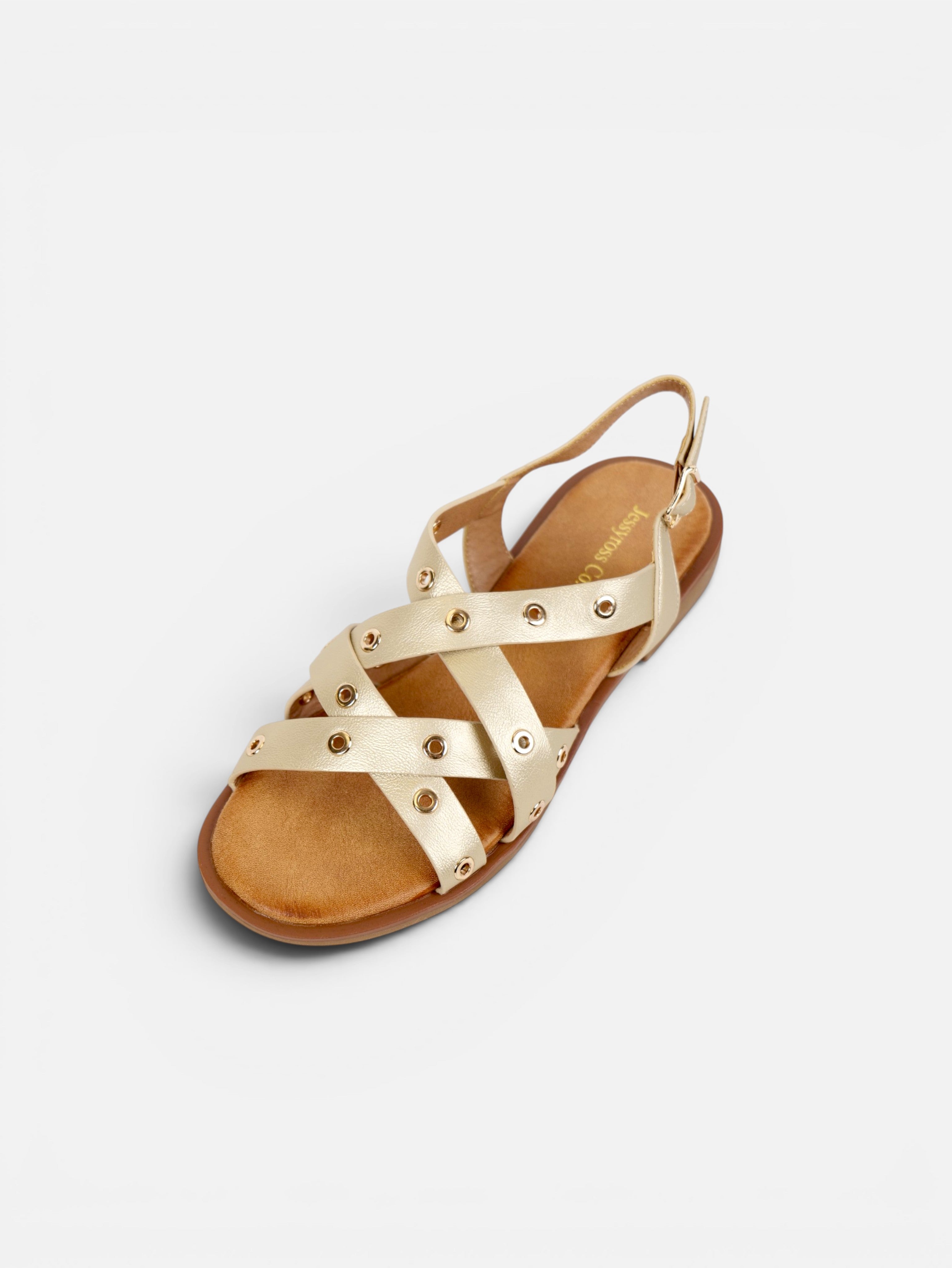 Sandalias romanas planas para mujer con tiras cruzadas, tachuelas doradas y pulsera ajustable al tobillo