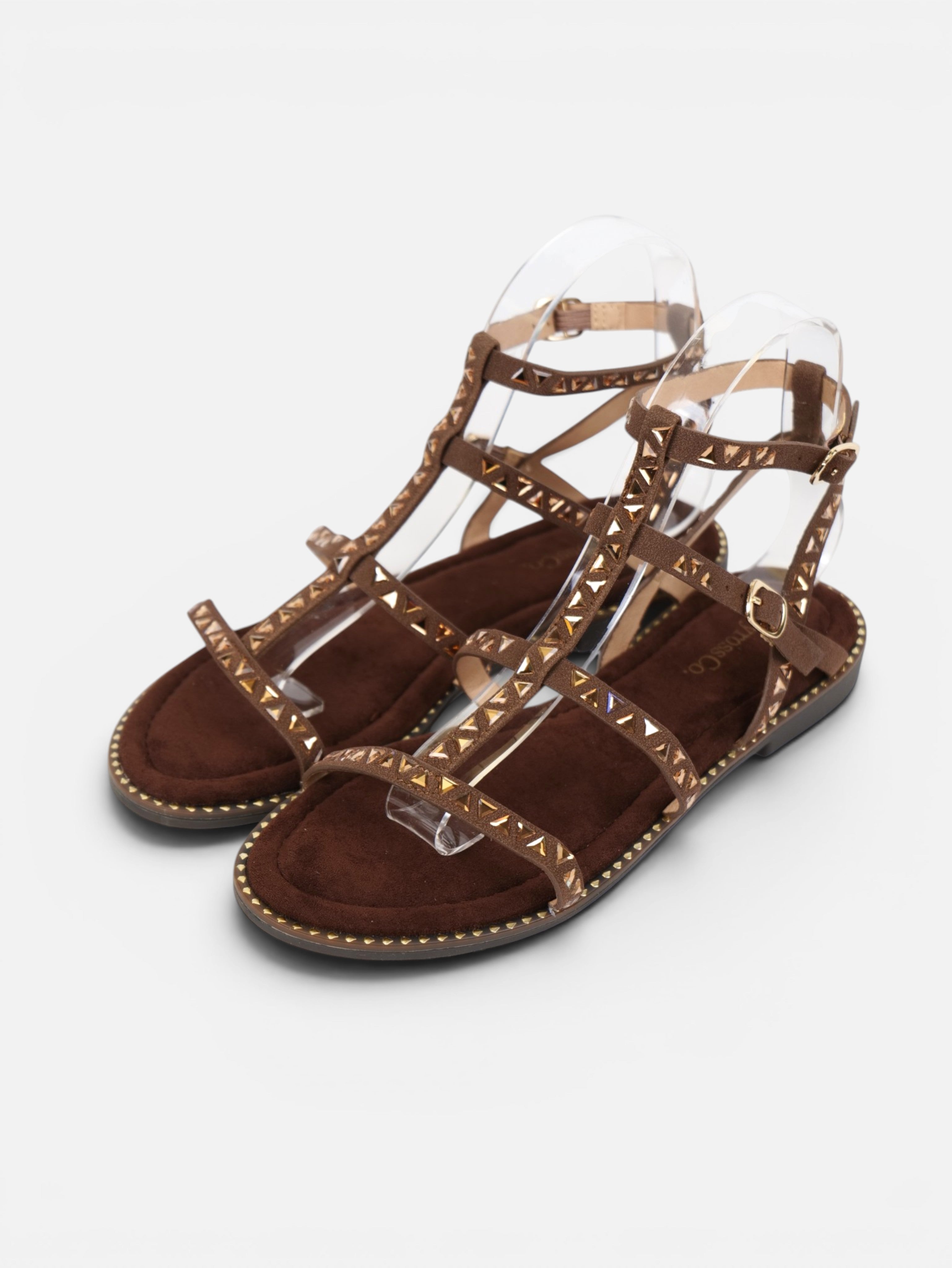 Sandalias romanas planas para mujer con tachuelas doradas, tiras finas y pulsera ajustable al tobillo