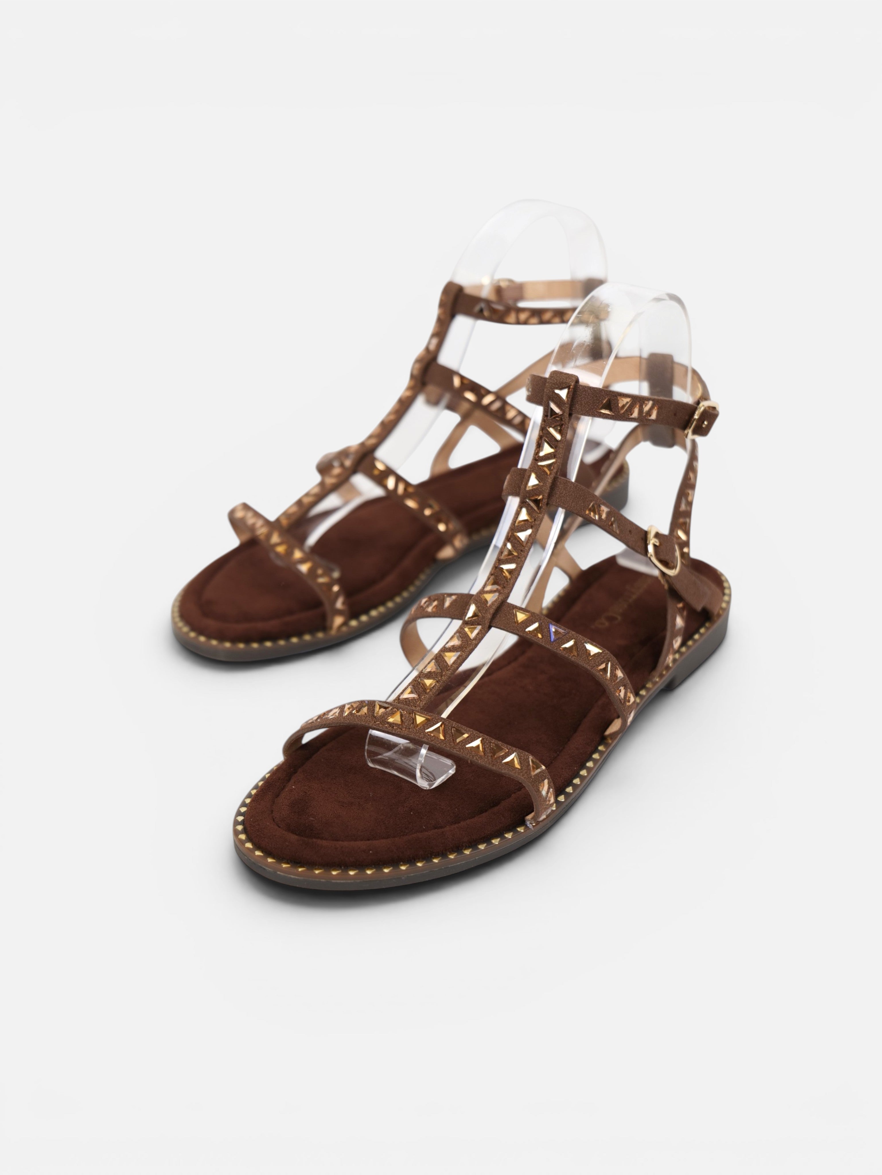 Sandalias romanas planas para mujer con tachuelas doradas, tiras finas y pulsera ajustable al tobillo