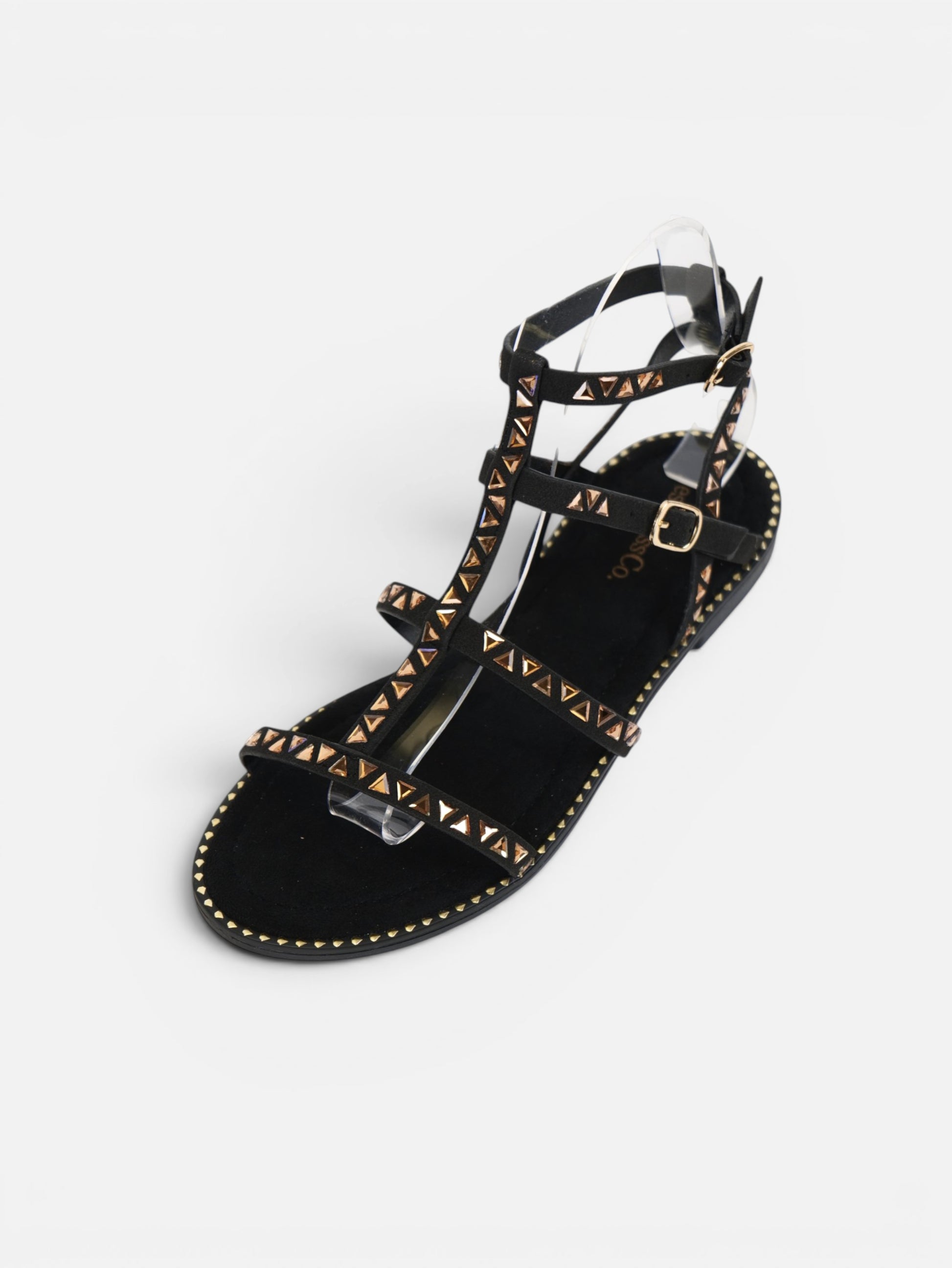 Sandalias romanas planas para mujer con tachuelas doradas, tiras finas y pulsera ajustable al tobillo
