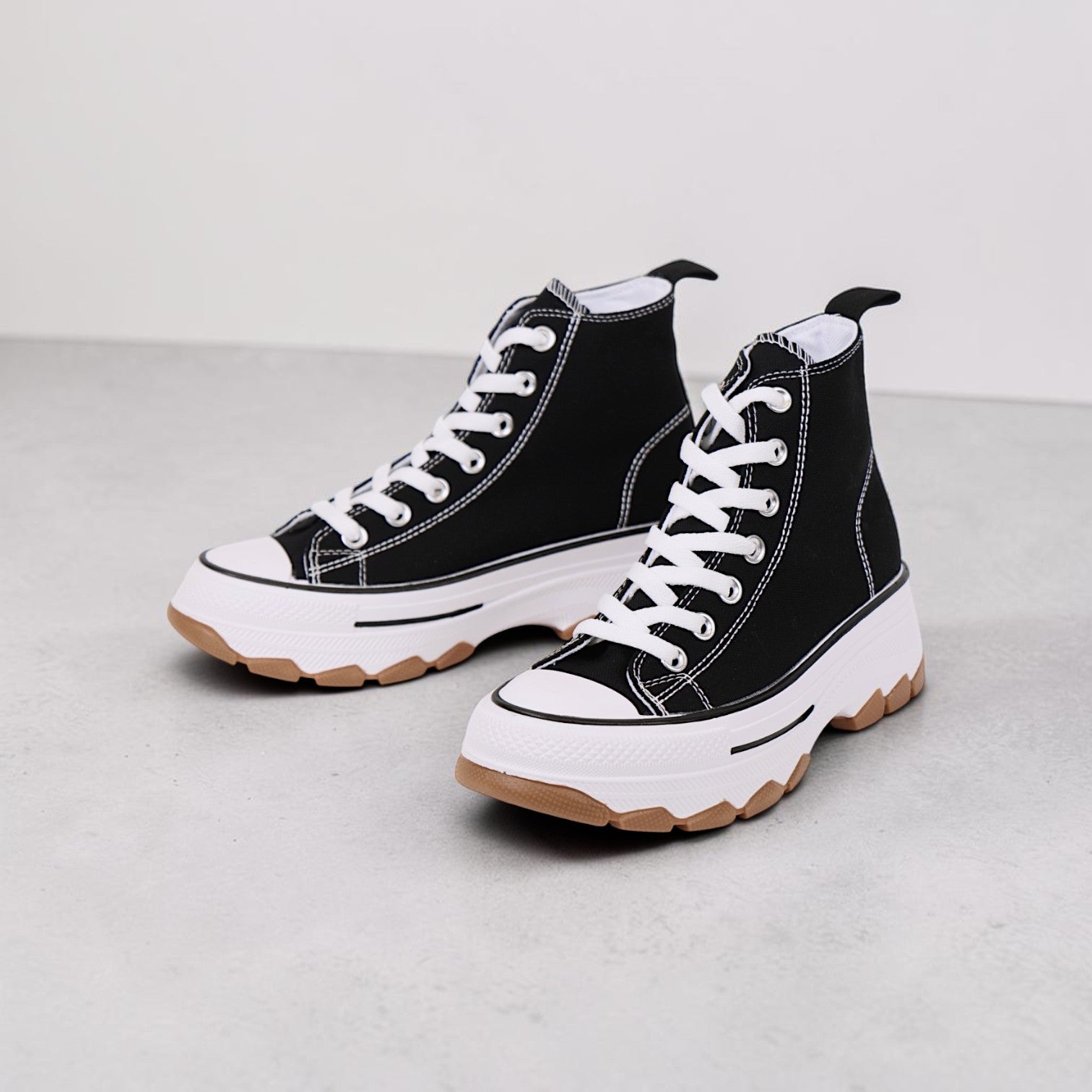 Zapatillas de lona para mujer con plataforma y cordones deportivas casual, suela gruesa dentada, puntera redonda, estilo urbano, negro y blanco