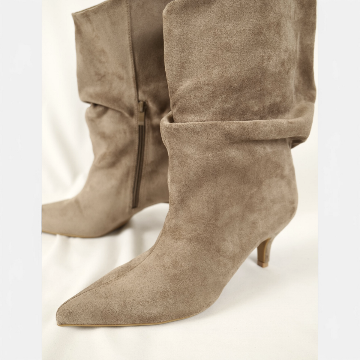 Botas de media caña fruncidas para mujer con tacón fino bajo, punta afilada, efecto ante, cierre de cremallera, botas a media pantorrilla