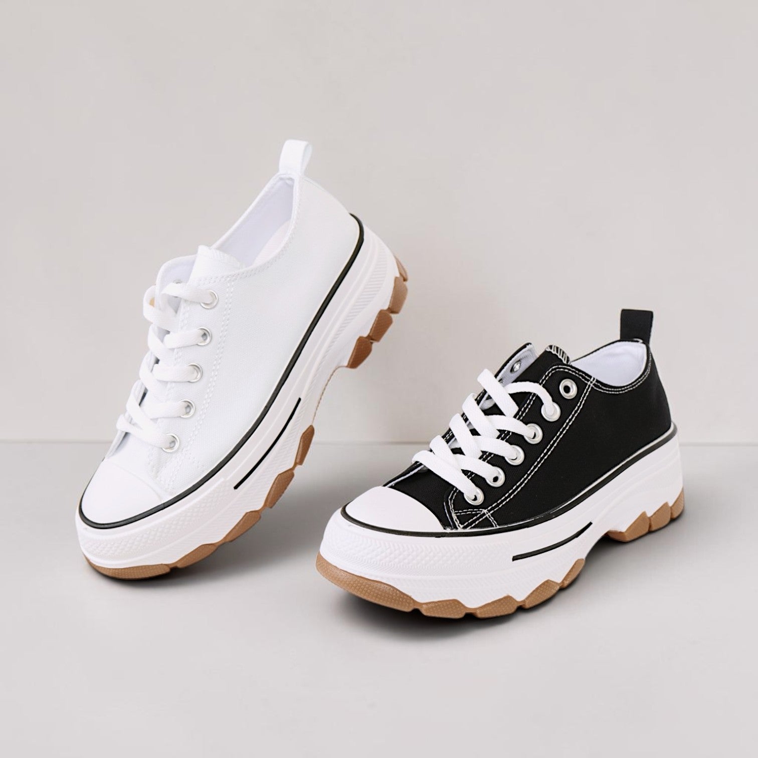 Zapatillas de lona para mujer con plataforma y cordones deportivas casual, suela gruesa dentada, puntera redonda, estilo urbano, negro y blanco