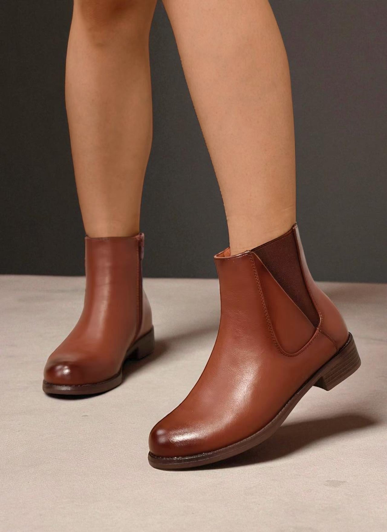 Botines Chelsea de Mujer con Diseño Clásico y Tacón Plano – Botas Cortas de cuero sintético con Elástico Lateral y Cierre con Cremallera