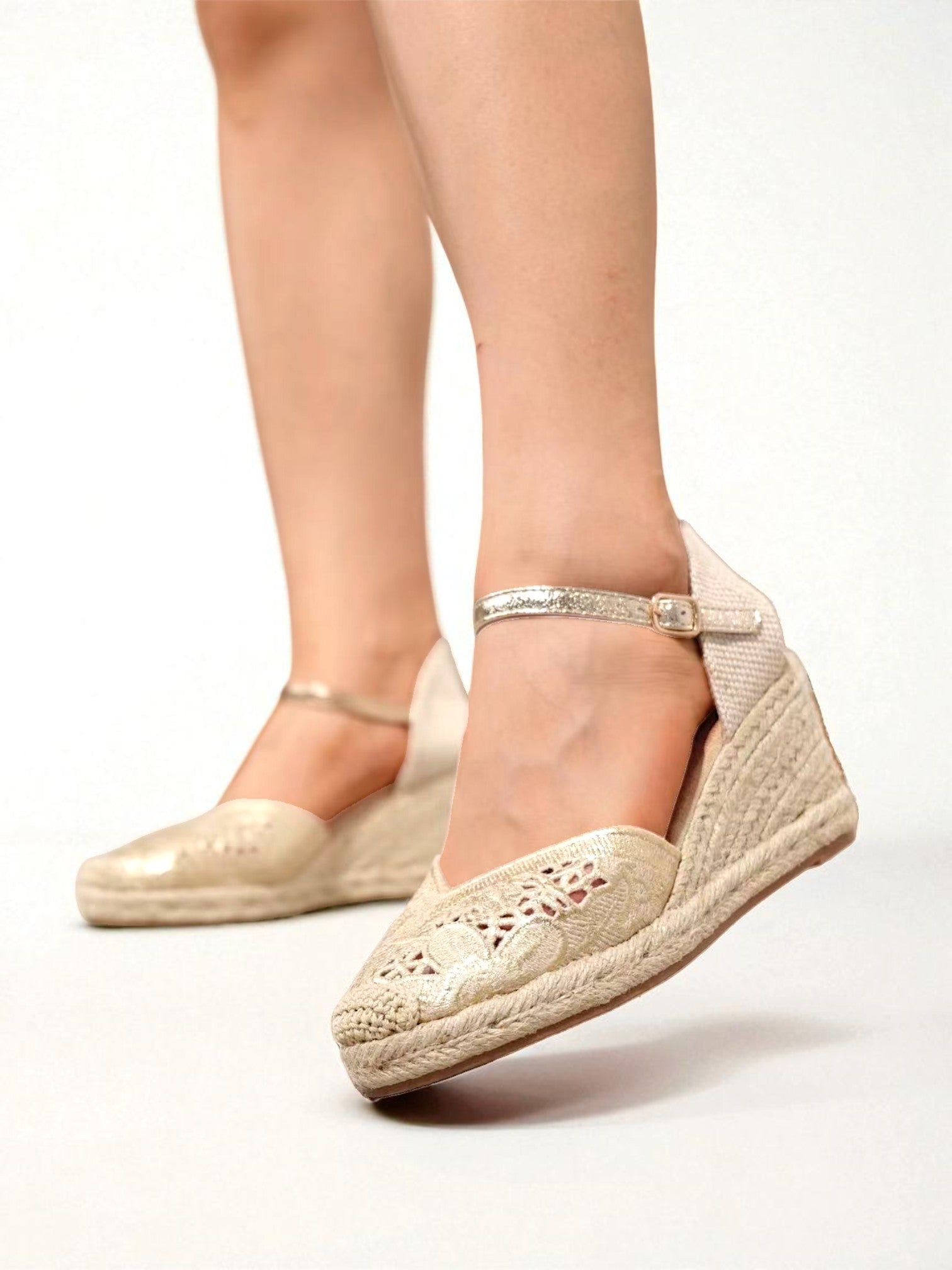 Sandalias de cuña bordado con empeine V