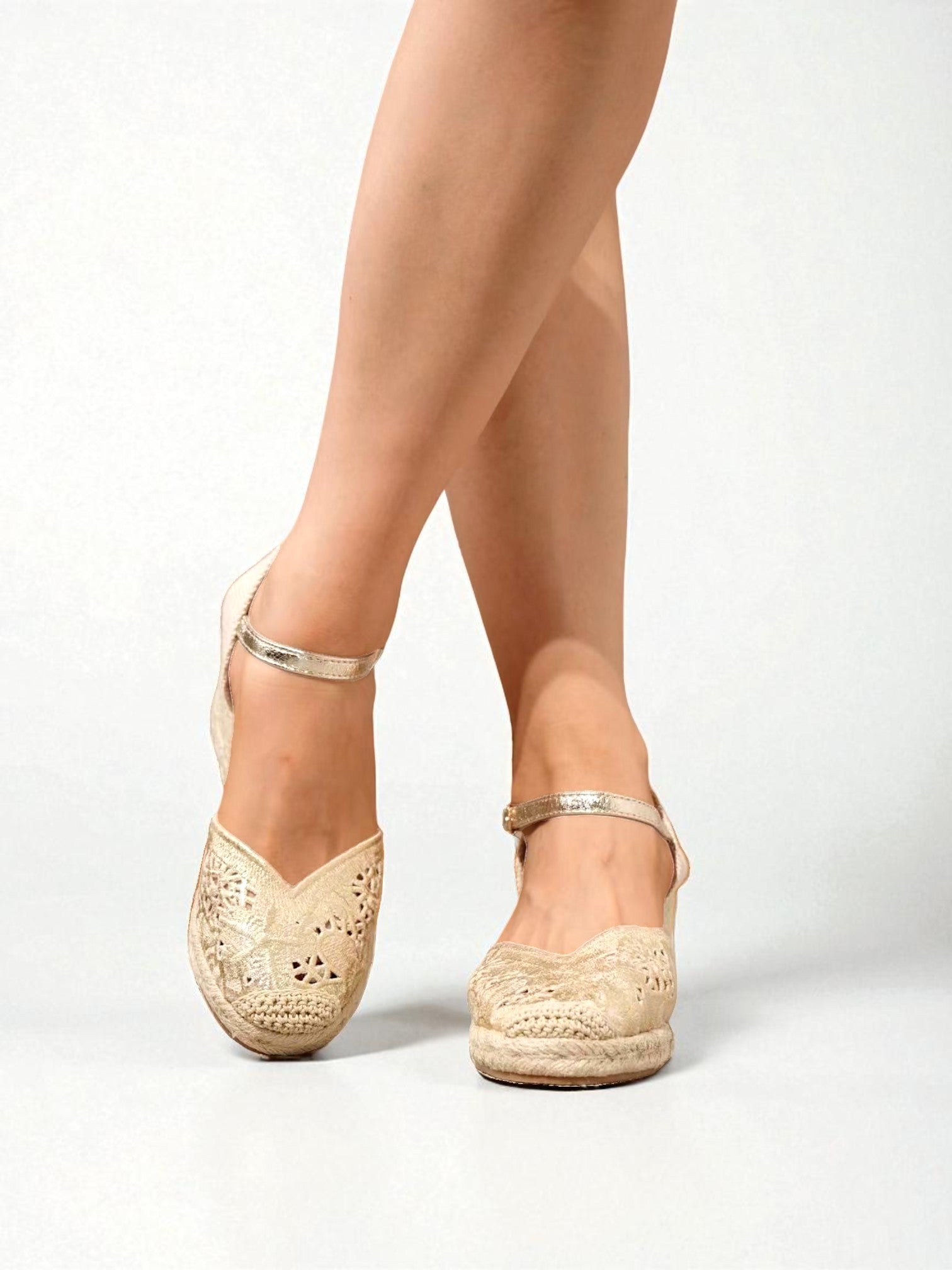 Sandalias de cuña bordado con empeine V