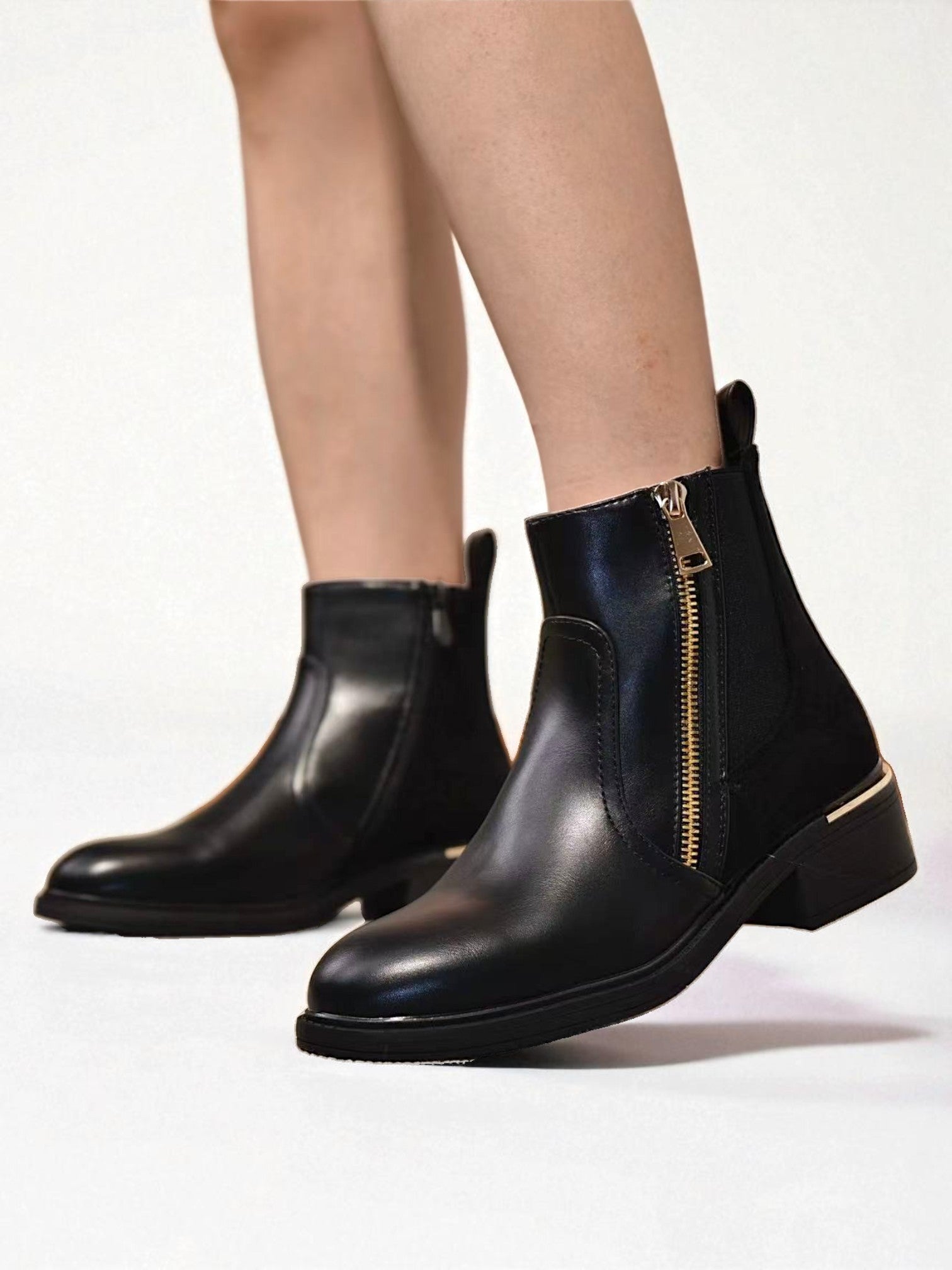 Botines chelsea negros para mujer de cuero sintético con cierre lateral dorado, tacón bajo cuadrado y elástico lateral, estilo elegante y cómodo para uso diario u oficina