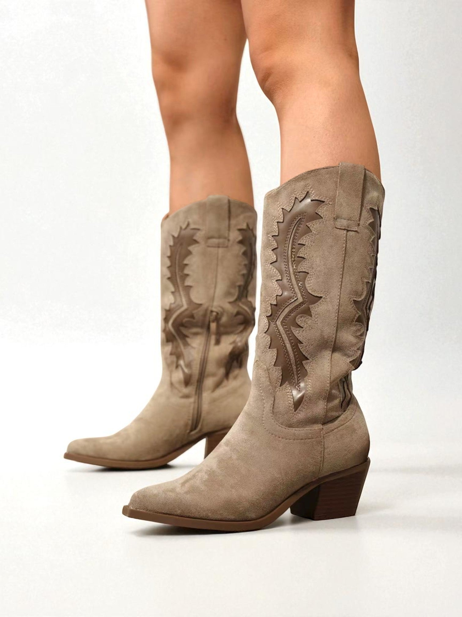 Botas cowboy de mujer altas estilo western con bordados y tacón medio en polipiel y ante sintético