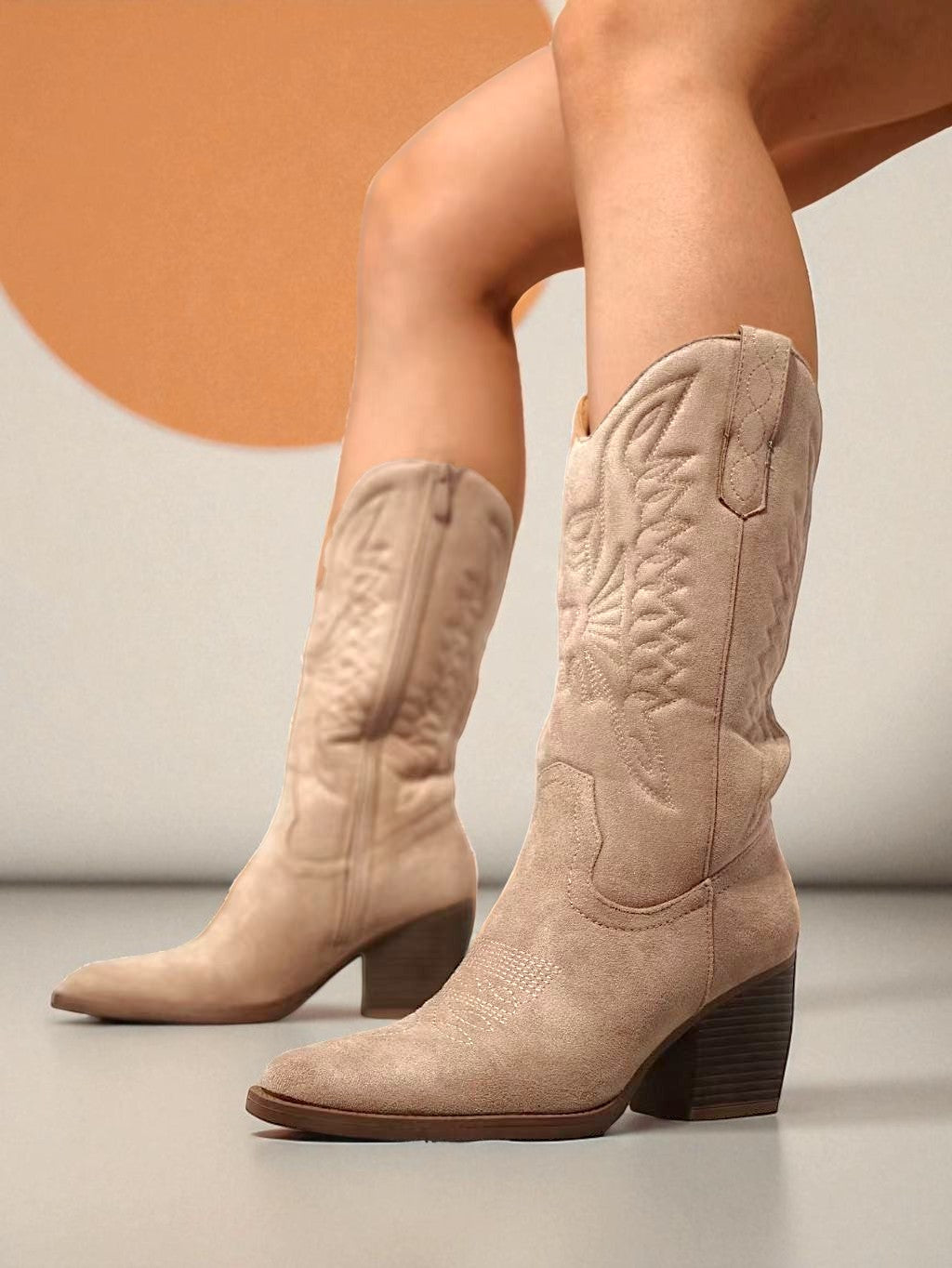Botas cowboy de mujer bordadas con tacón ancho, estilo vaquero moderno y cómodo para looks casuales