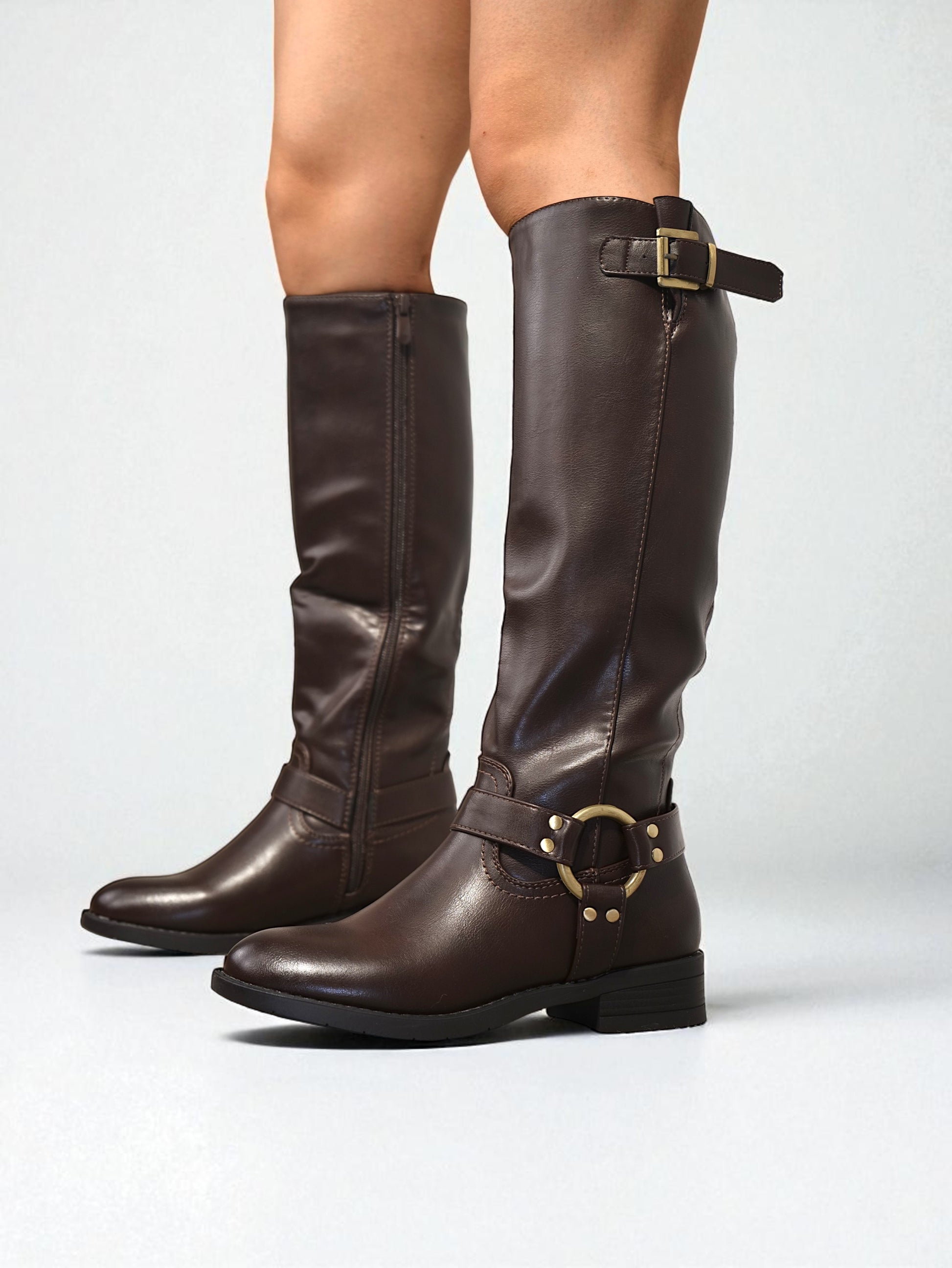 Botas altas de mujer estilo ecuestre con hebilla metálica y tacón bajo cómodo para uso diario