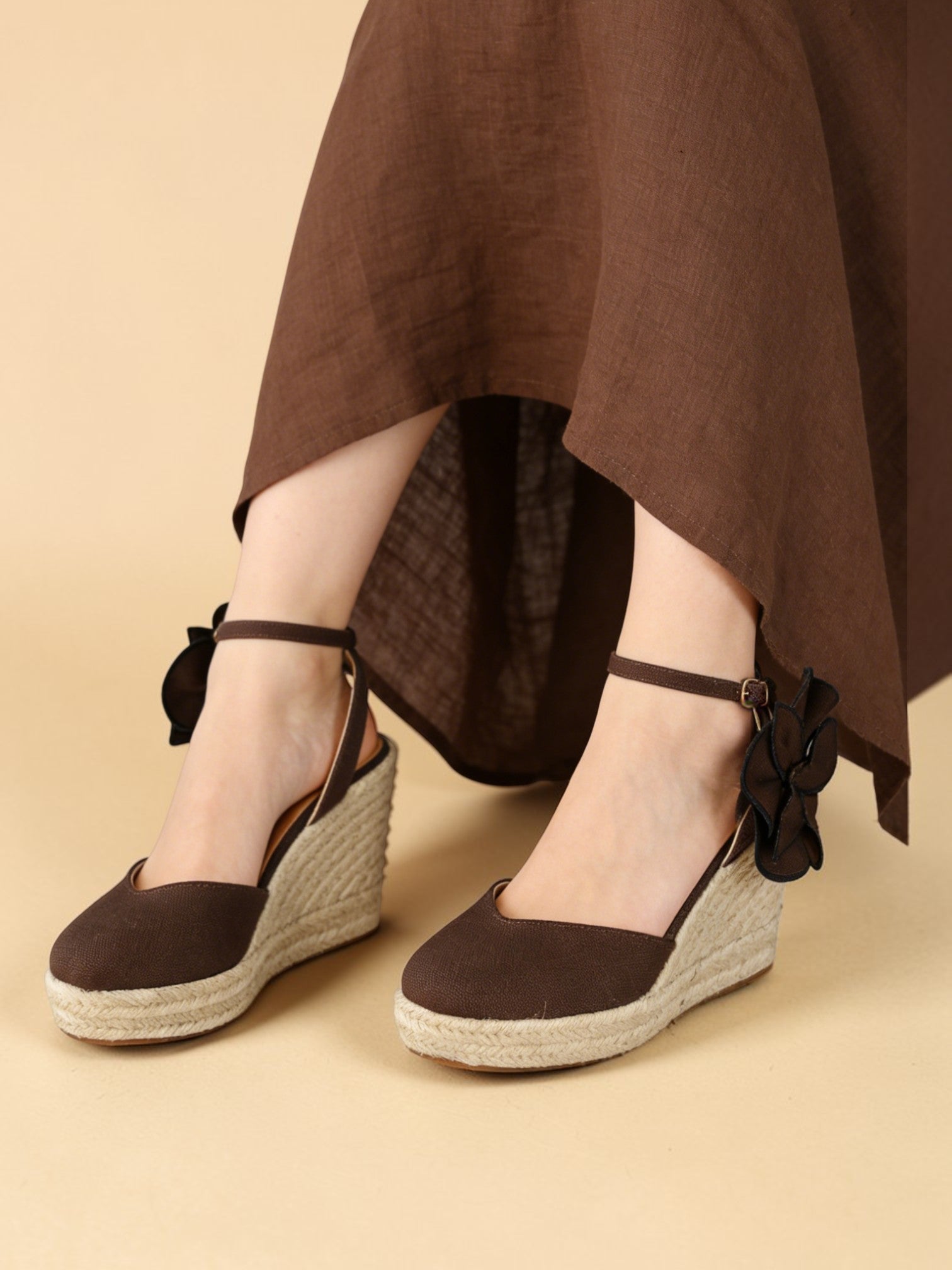 Cuña Espadrille con Flor XL Decorativa desmontable y Pulsera Ajustable, Sandalias Mujer de Plataforma con Punta Cerrada en Textil para Verano, Vacaciones y Eventos