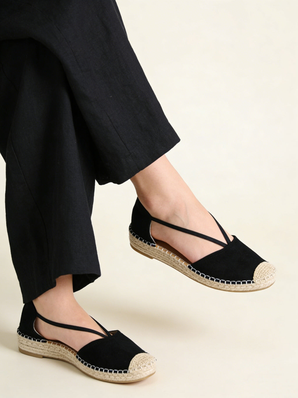 Alpargatas planas con bandas elásticas cruzadas  de verano con laterales abiertos en gamuza sintética para looks casuales, playa y uso diario Sandalias planas tipo espadrille con punta cerrada y suela de yute trenzado