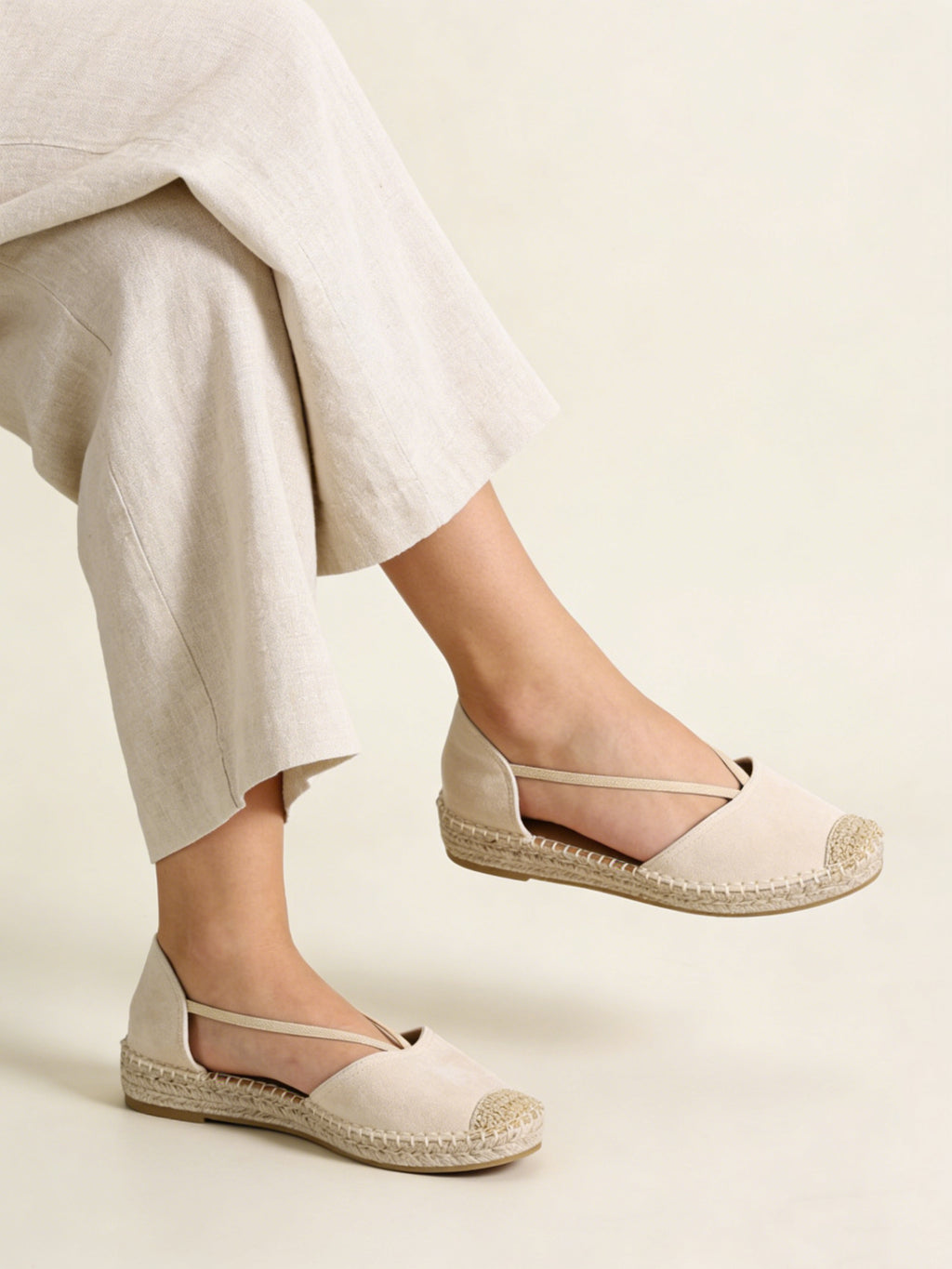 Alpargatas planas con bandas elásticas cruzadas  de verano con laterales abiertos en gamuza sintética para looks casuales, playa y uso diario Sandalias planas tipo espadrille con punta cerrada y suela de yute trenzado