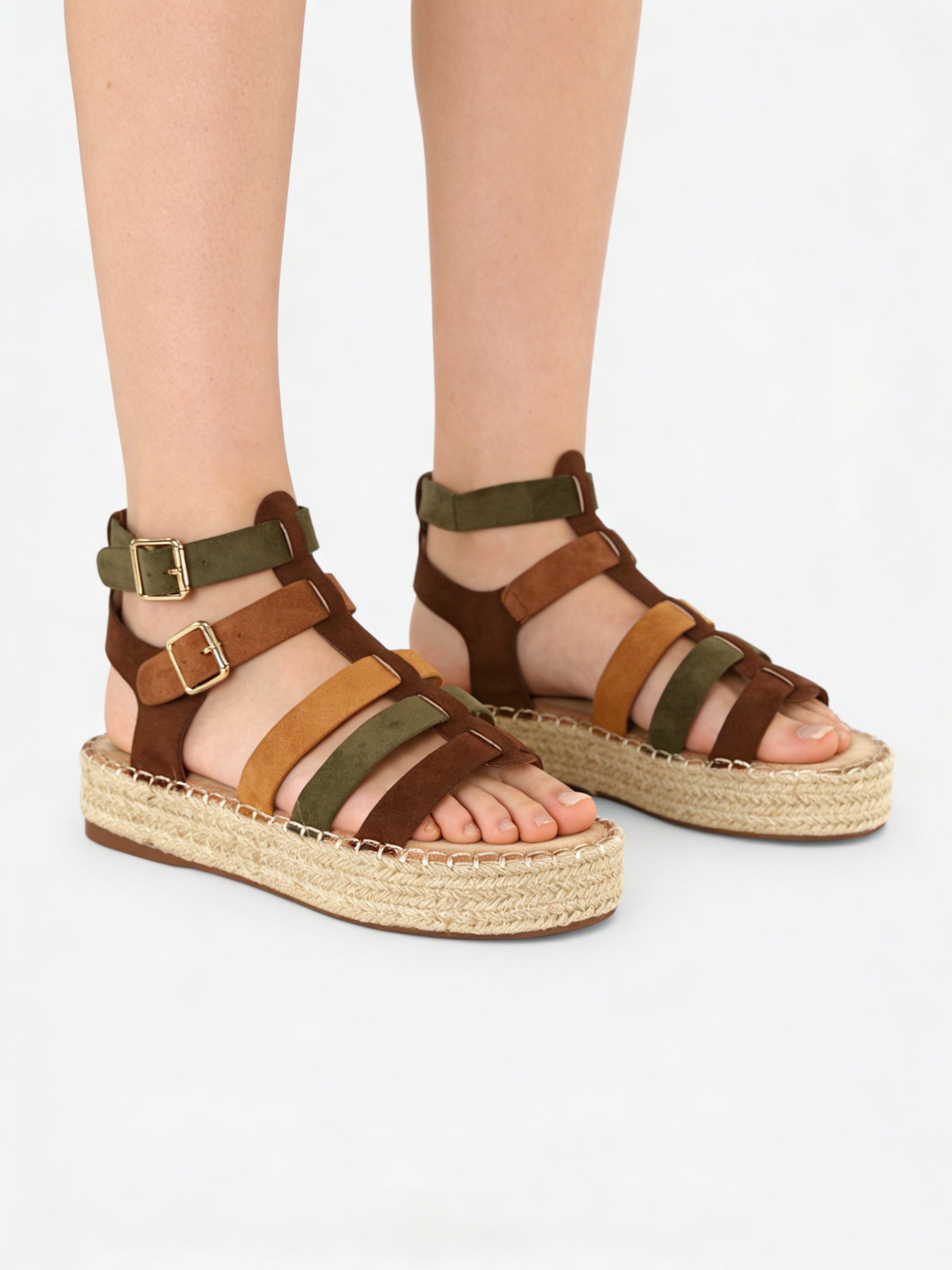 Sandalias romanas mujer plataforma tipo esparto tiras de antelina de marrón chocolate y verde oscuro, sandalias planas con tiras multicolor estilo gladiador, sandalias verano con doble hebilla y suela yute cómoda casual boho