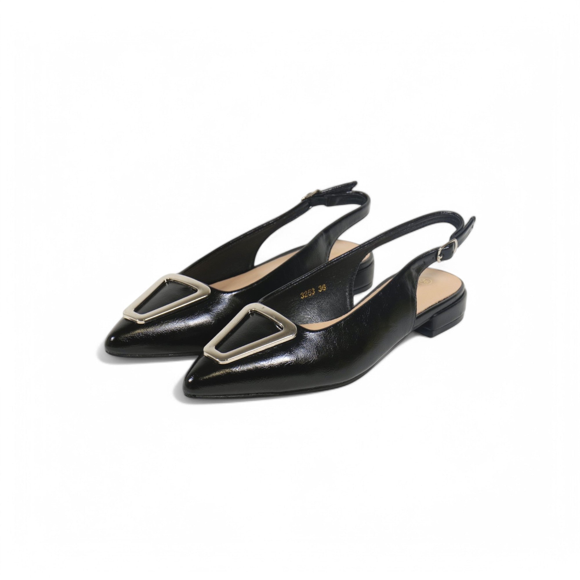 Zapatos planos destalonados con punta fina y adorno triangular