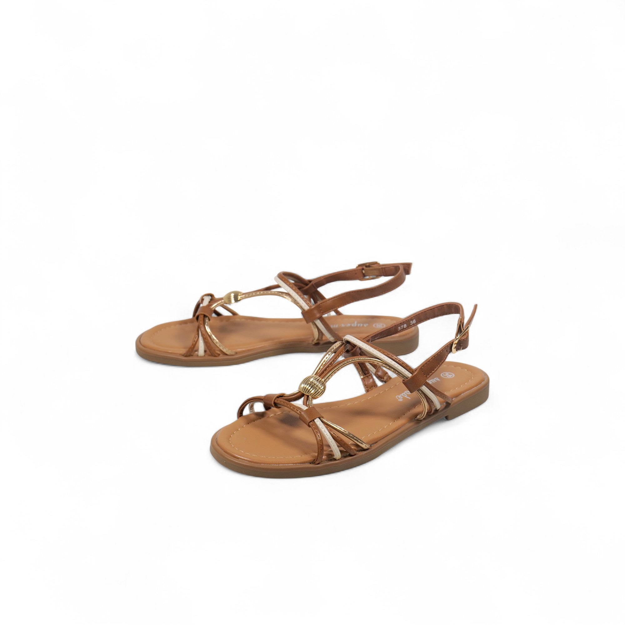 Sandalias planas con tiras y detalle metálico