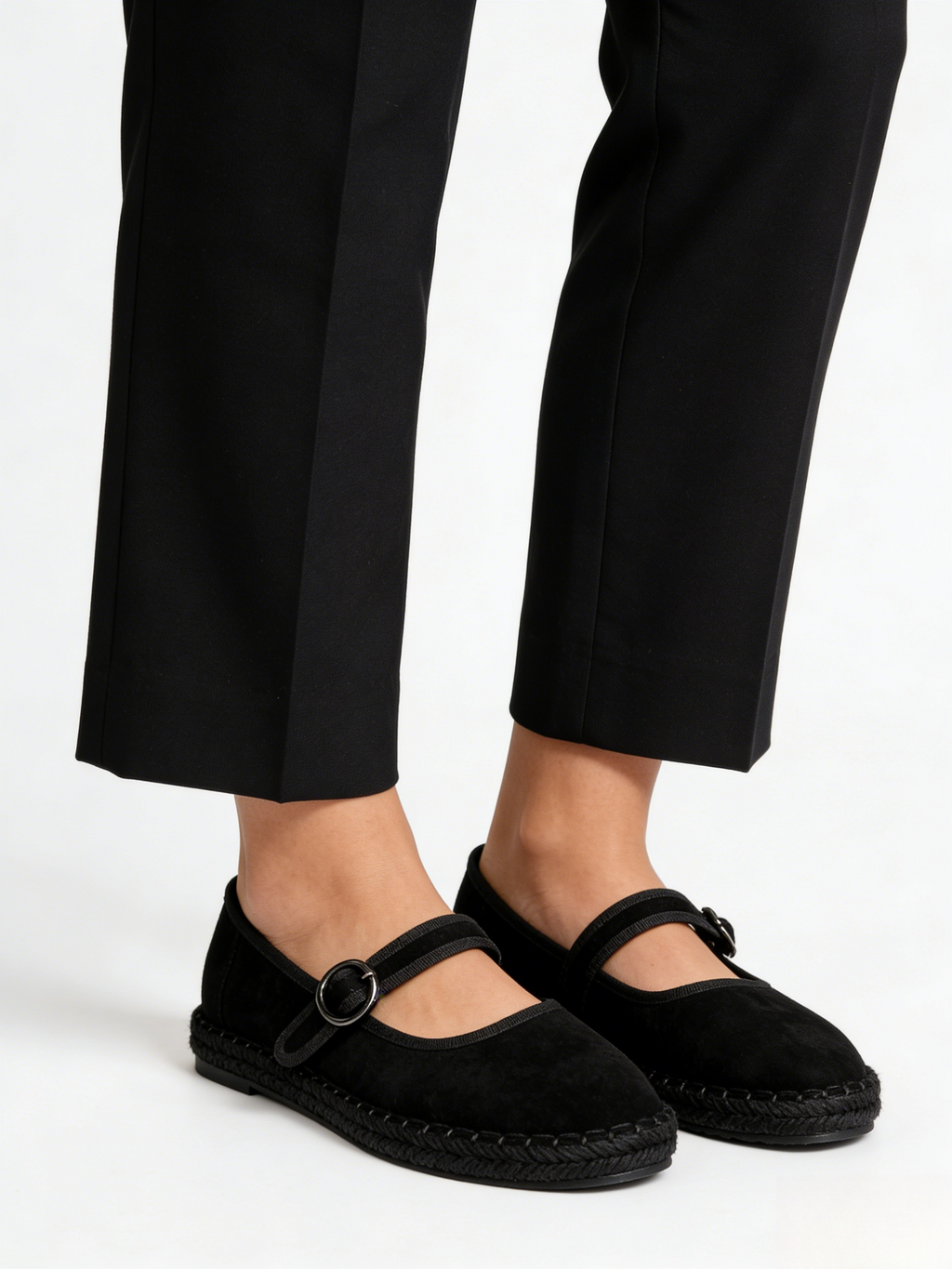 Alpargatas planas tipo merceditas para mujer con suela de yute, tira ajustable con hebilla y diseño clásico, ideales para verano y entretiempo, disponibles en beige liso, beige tejido y negro
