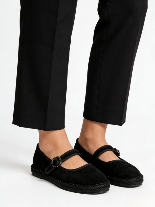Alpargatas planas tipo merceditas para mujer con suela de yute, tira ajustable con hebilla y diseño clásico, ideales para verano y entretiempo, disponibles en beige liso, beige tejido y negro