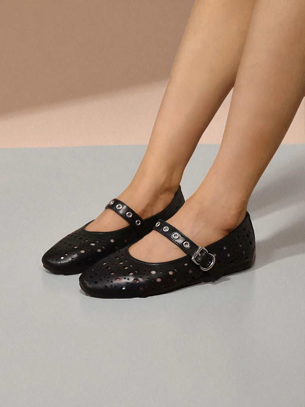 Bailarinas de Mujer con Diseño Calado y Correa Ajustable – Zapatos Planos Estilo Mary Jane en Cuero Sintético con Hebilla Metálica – Color Negro para Verano o Primavera