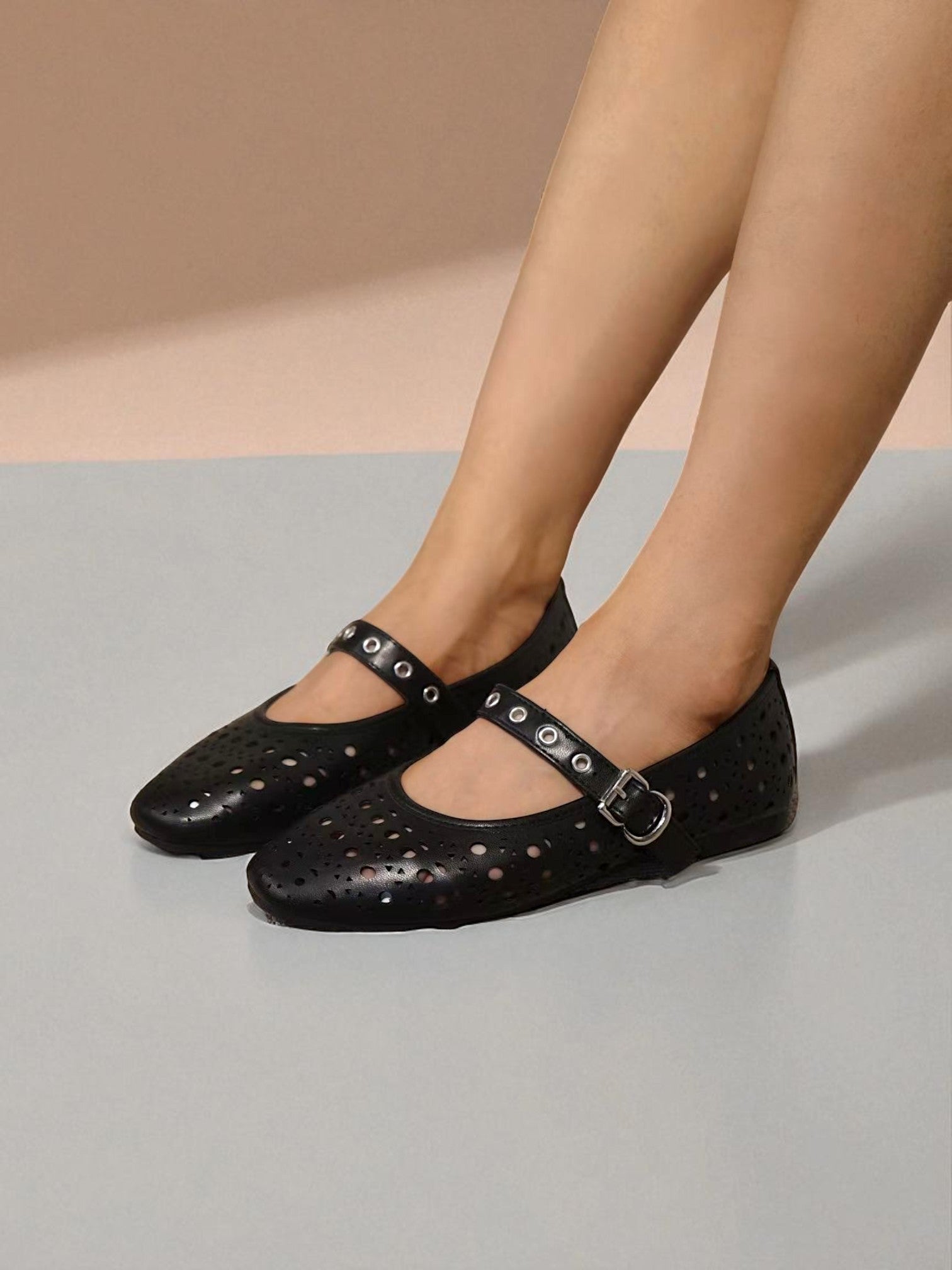 Bailarinas de Mujer con Diseño Calado y Correa Ajustable – Zapatos Planos Estilo Mary Jane en Cuero Sintético con Hebilla Metálica – Color Negro para Verano o Primavera