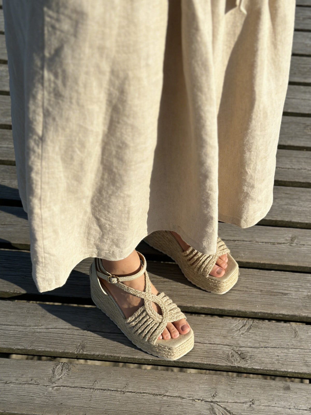 Sandalias de Cuña 11cm - Sandalias de plataforma para mujer con tiras trenzadas, diseño con cuña alta y suela de esparto, sandalias con cierre de hebilla y acabado metalizado o beige