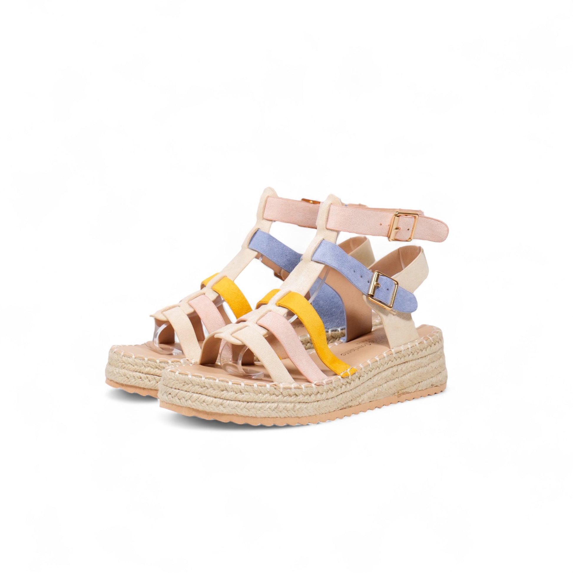 Sandalias cubiertas de tiras colores