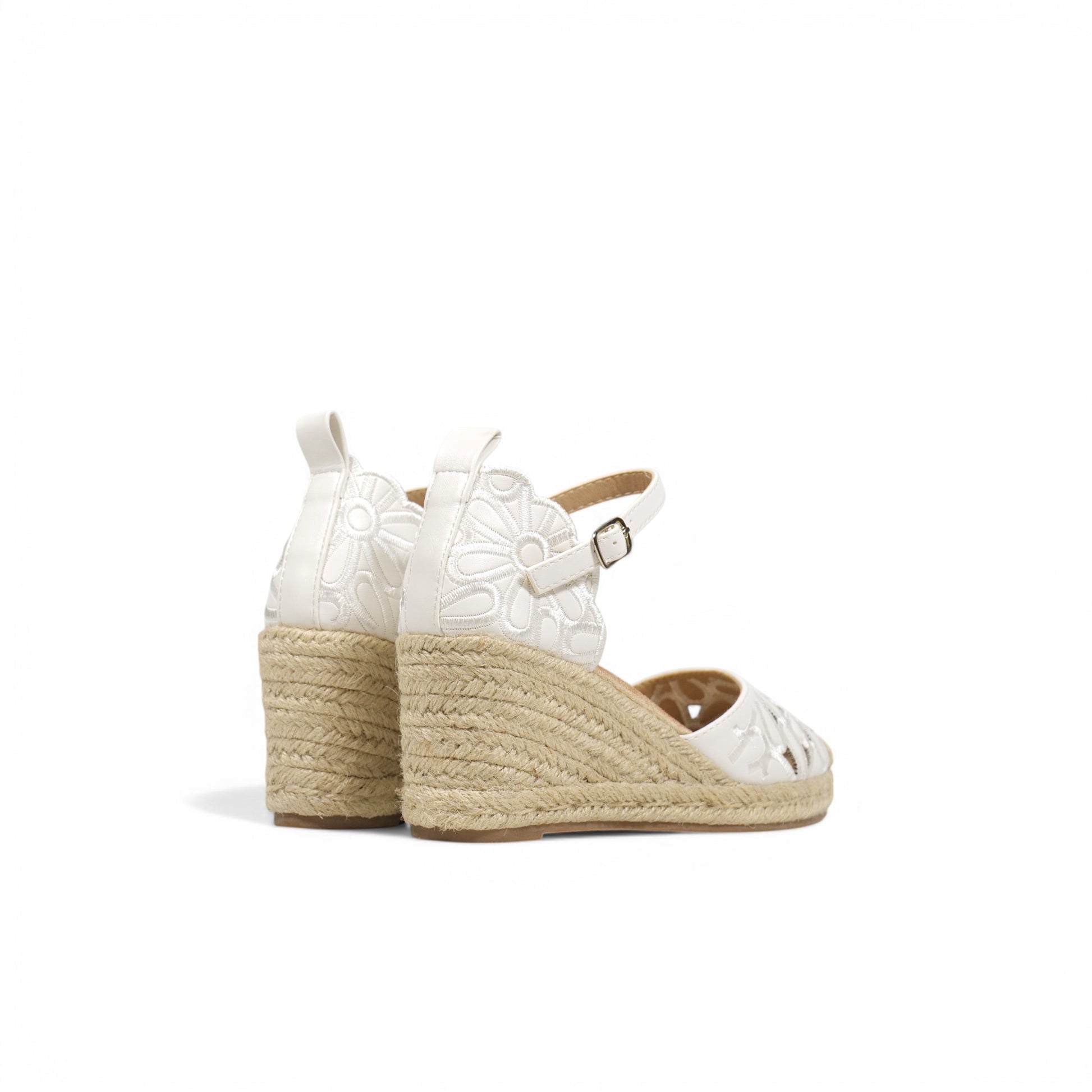 Sandalias de cuña floral calado