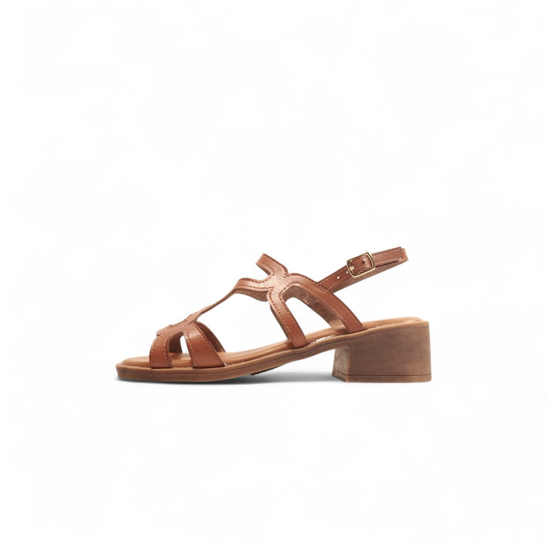 Sandalias de tacón bajo con diseño geométrico calado