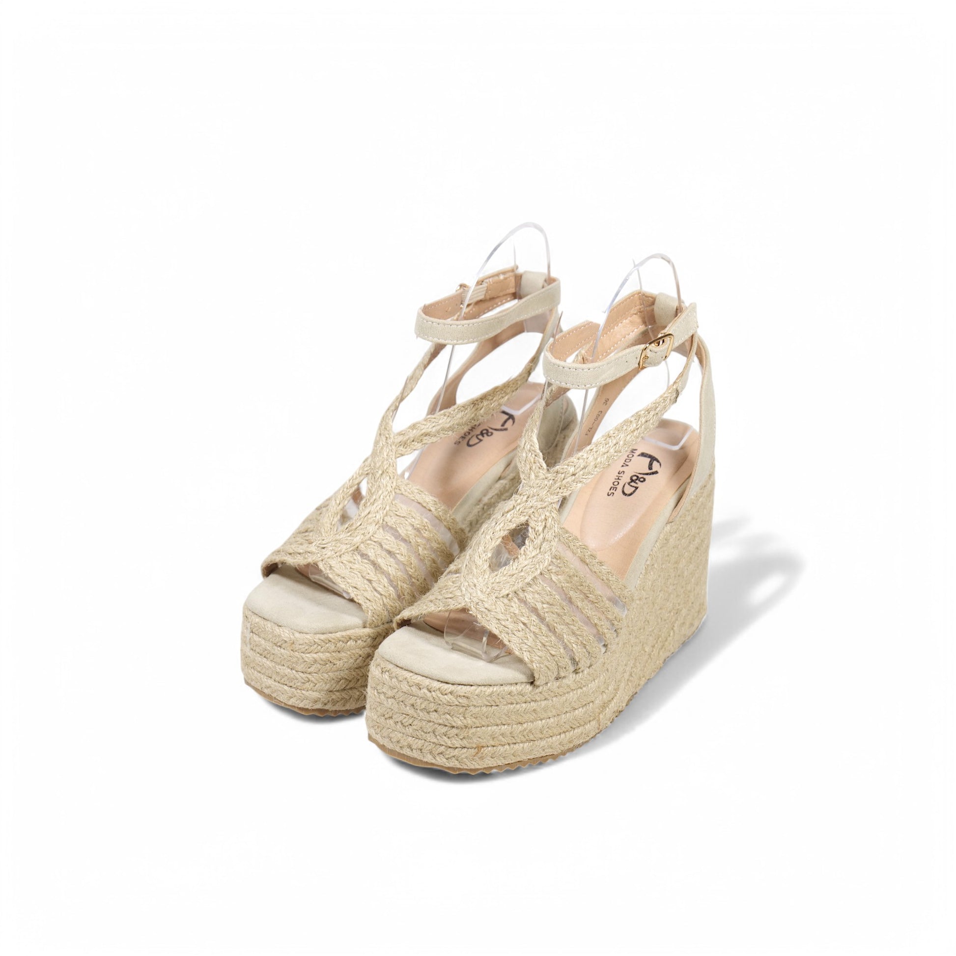 Sandalias de cuña doradas con tiras trenzadas